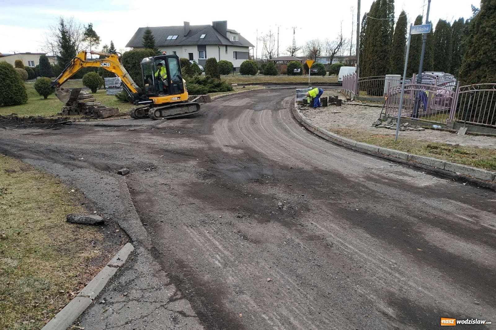 Zdjęcie w galerii na portalu naszwodzislaw.com: Trwa remont ulicy Szkolnej w Połomi wiadomości z regionu