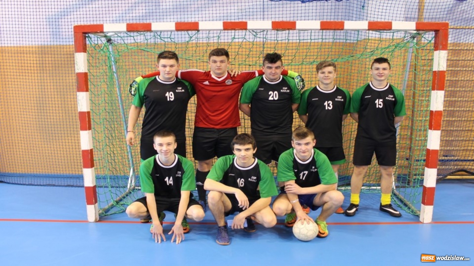 Zdjęcie w galerii na portalu naszwodzislaw.com: Puchar dla I LO w Wodzisławiu Śląskim wiadomości z regionu