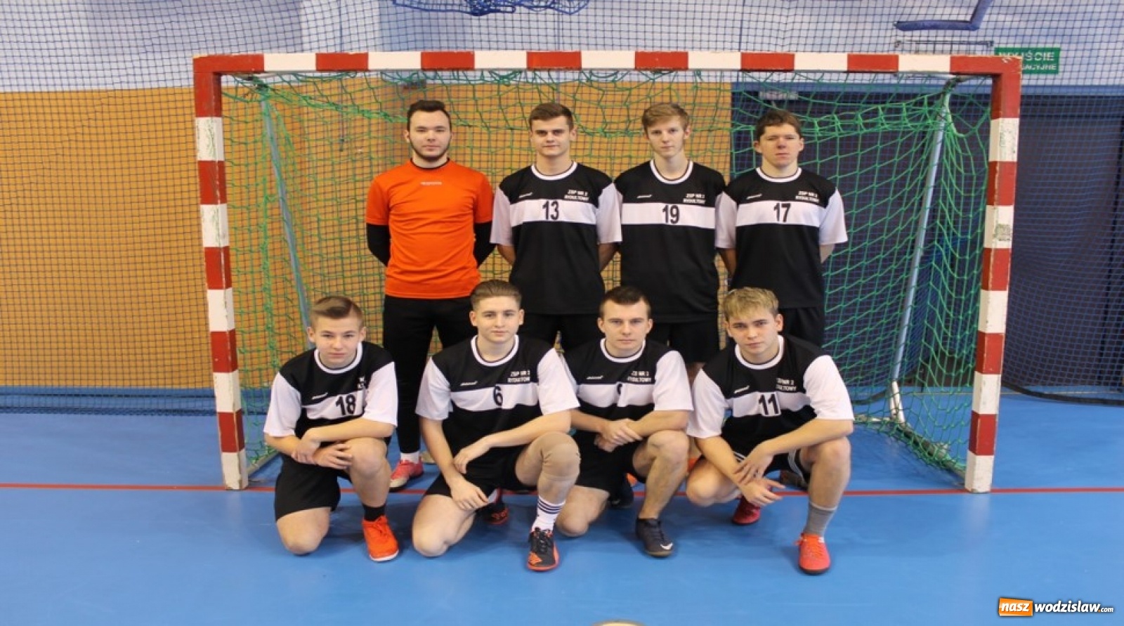 Zdjęcie w galerii na portalu naszwodzislaw.com: Puchar dla I LO w Wodzisławiu Śląskim wiadomości z regionu