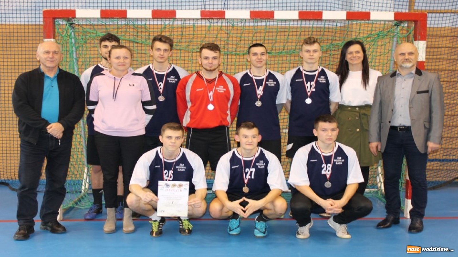 Zdjęcie w galerii na portalu naszwodzislaw.com: Puchar dla I LO w Wodzisławiu Śląskim wiadomości z regionu