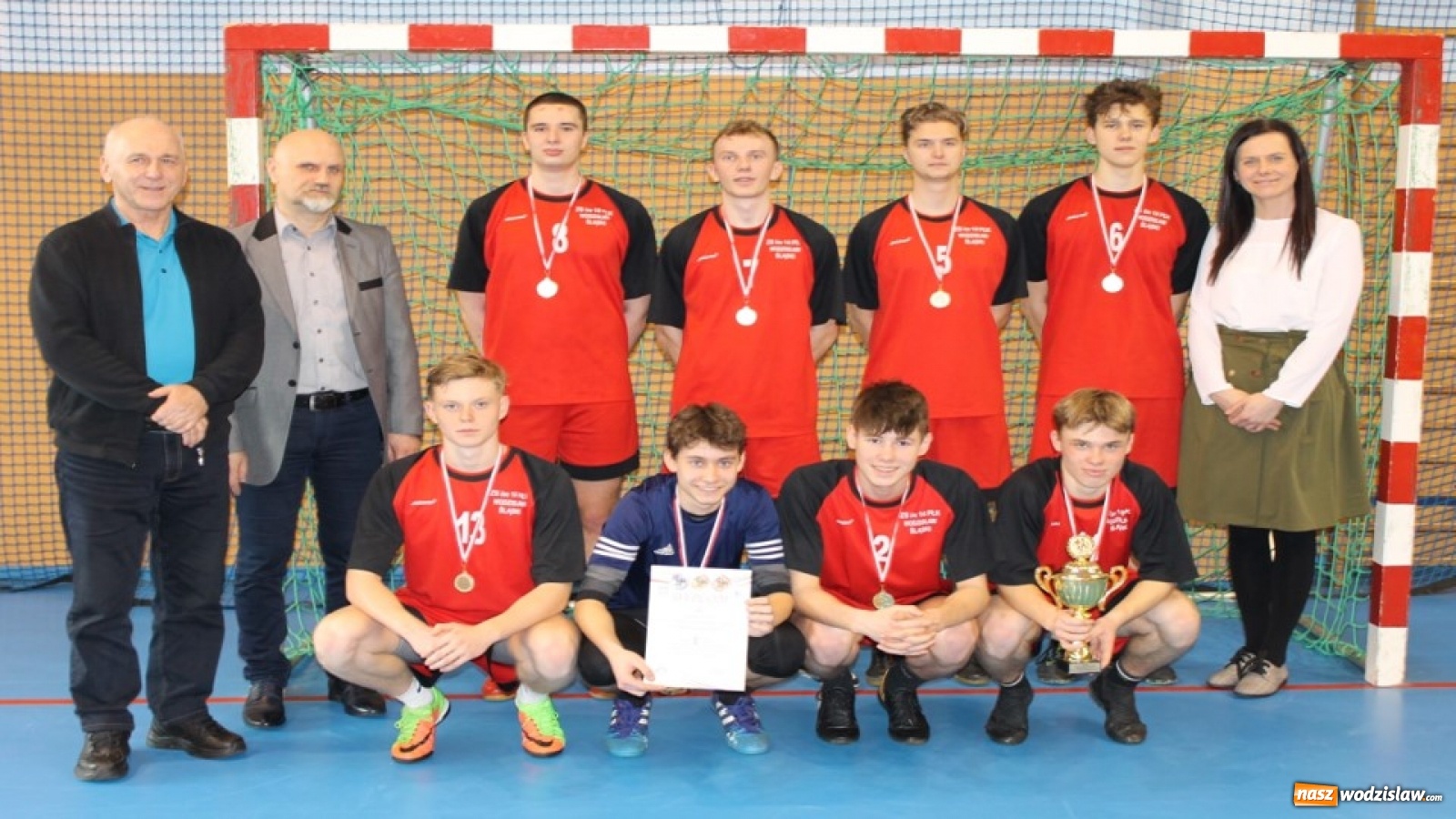 Zdjęcie w galerii na portalu naszwodzislaw.com: Puchar dla I LO w Wodzisławiu Śląskim wiadomości z regionu