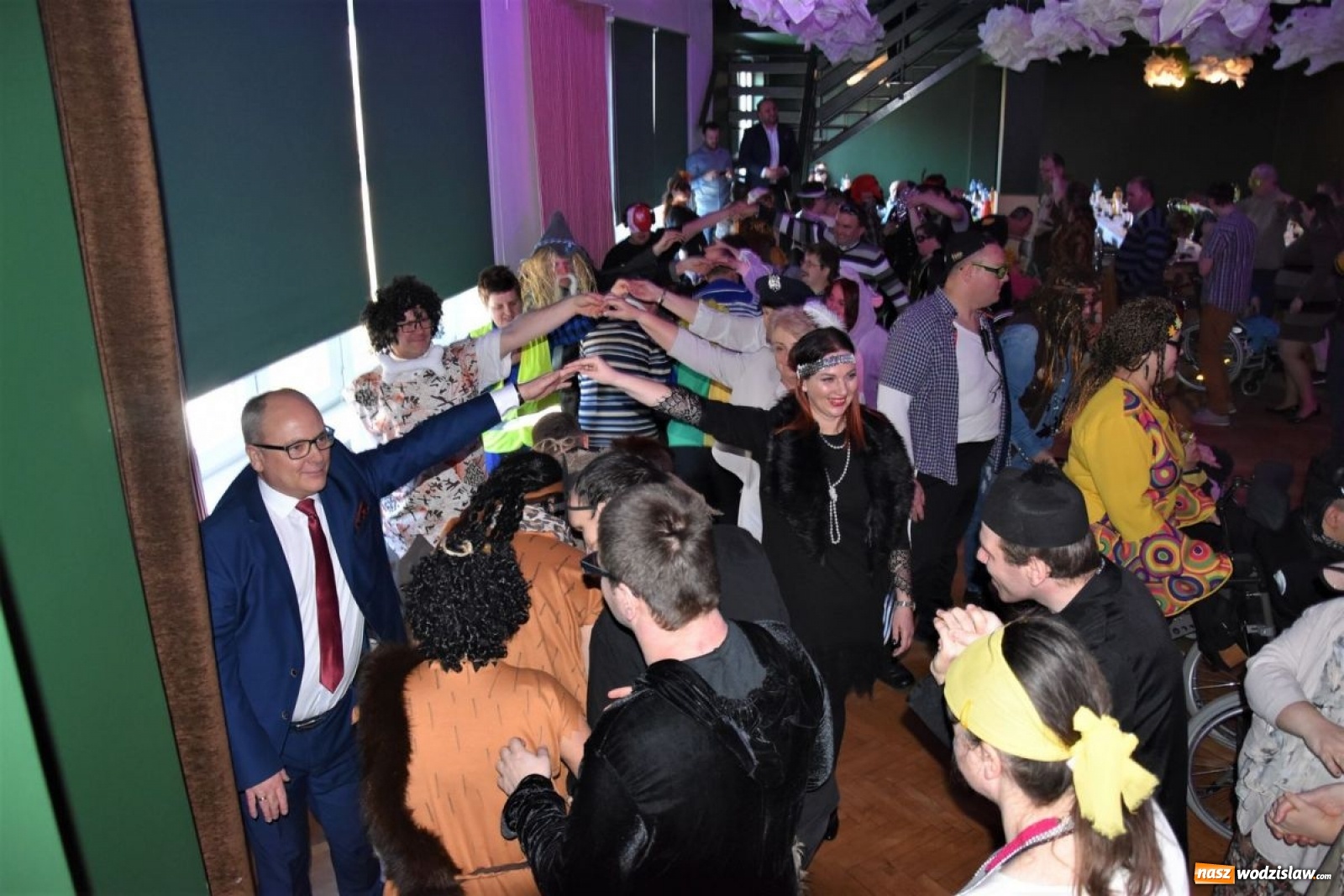 Zdjęcie w galerii na portalu naszwodzislaw.com: Bawili się na integracyjnym balu wiadomości z regionu