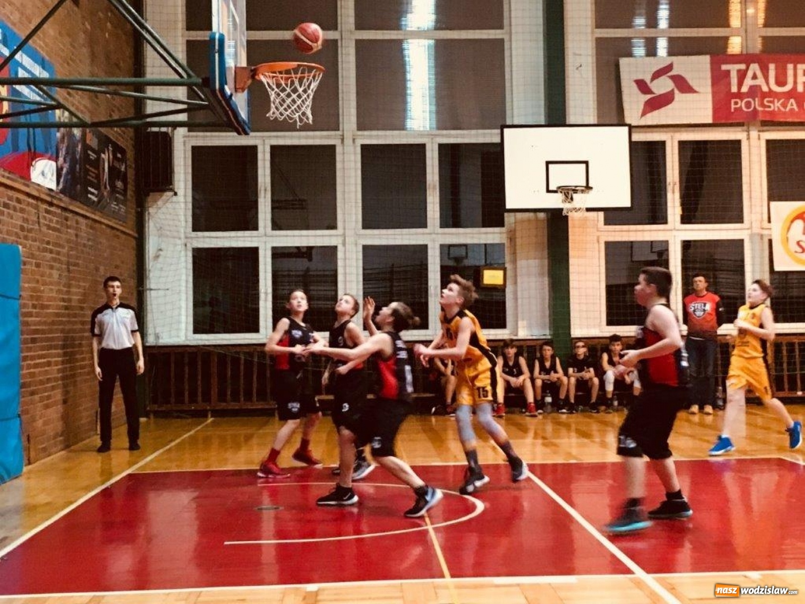 Zdjęcie w galerii na portalu naszwodzislaw.com: Nieudana pogoń koszykarzy MKS Wodzisław wiadomości z regionu