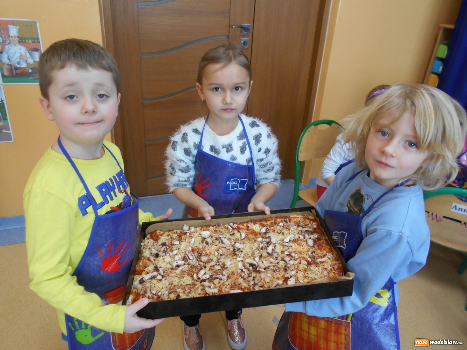 Zdjęcie w galerii na portalu naszwodzislaw.com: Międzynarodowy Dzień Pizzy w Przedszkolu numer 18 wiadomości z regionu