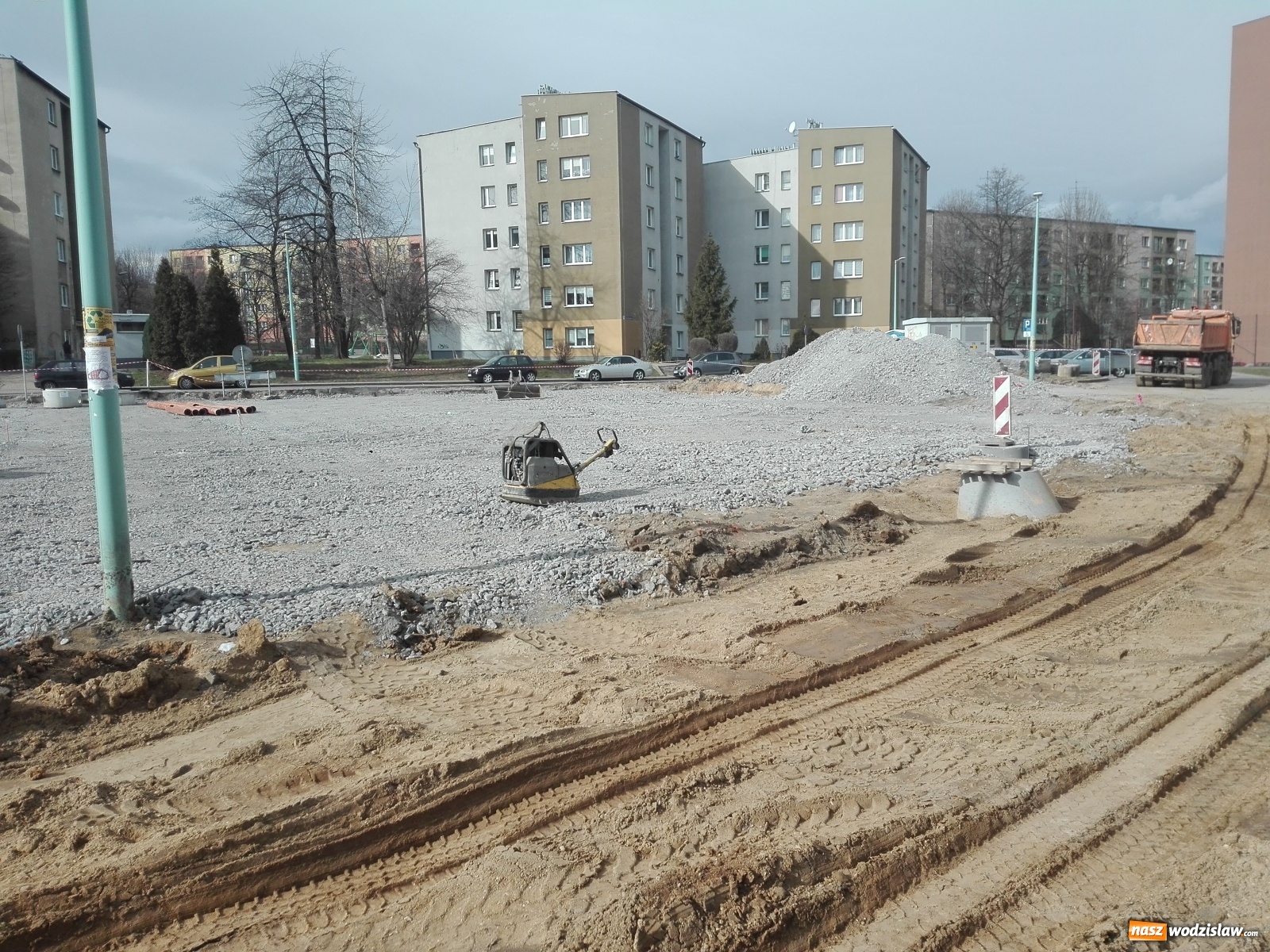 Zdjęcie w galerii na portalu naszwodzislaw.com: Plac Zwycięstwa w remoncie wiadomości z regionu