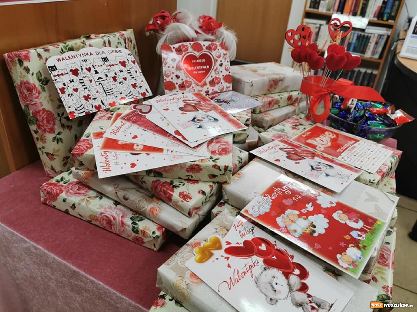 Zdjęcie w galerii na portalu naszwodzislaw.com: Nowinki z mszańskiej książnicy. Udane Walentynki i wybrani Czytelnicy Roku 2019 wiadomości z regionu