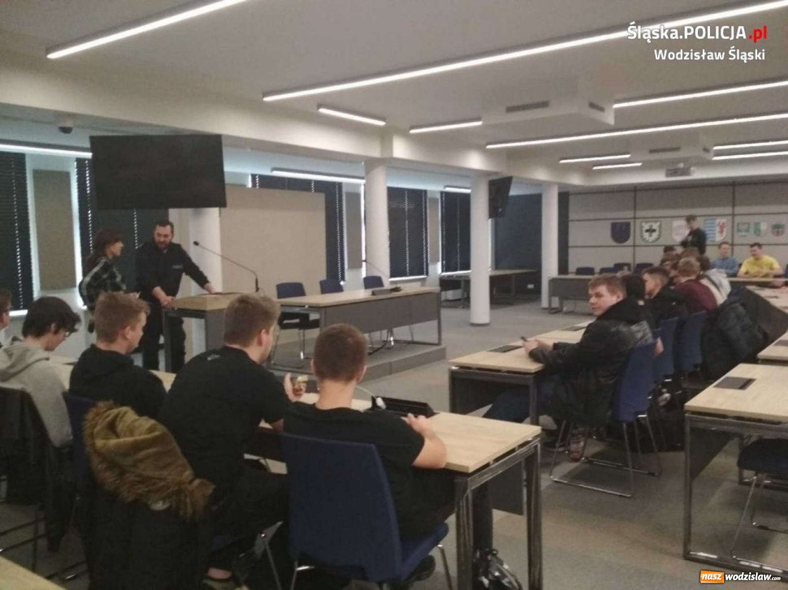 Zdjęcie w galerii na portalu naszwodzislaw.com: Policjanci w wodzisławskiej Budowlance wiadomości z regionu