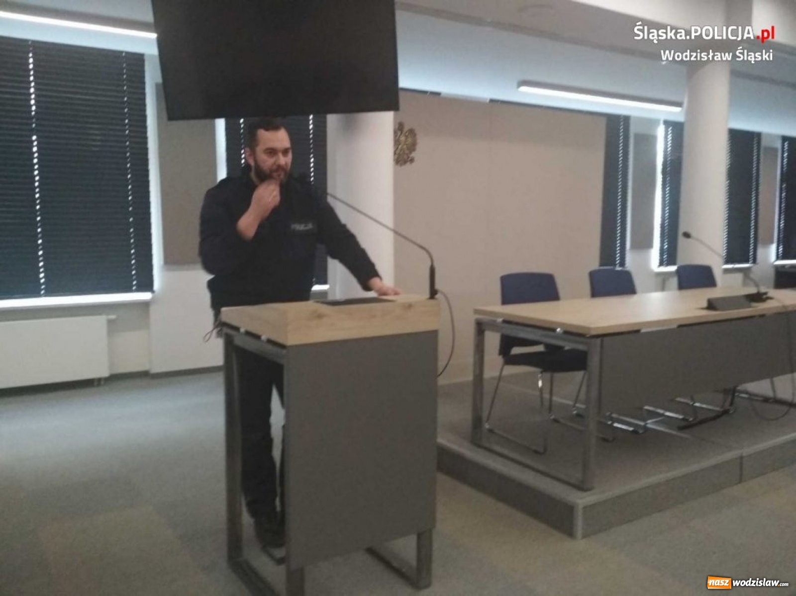 Zdjęcie w galerii na portalu naszwodzislaw.com: Policjanci w wodzisławskiej Budowlance wiadomości z regionu