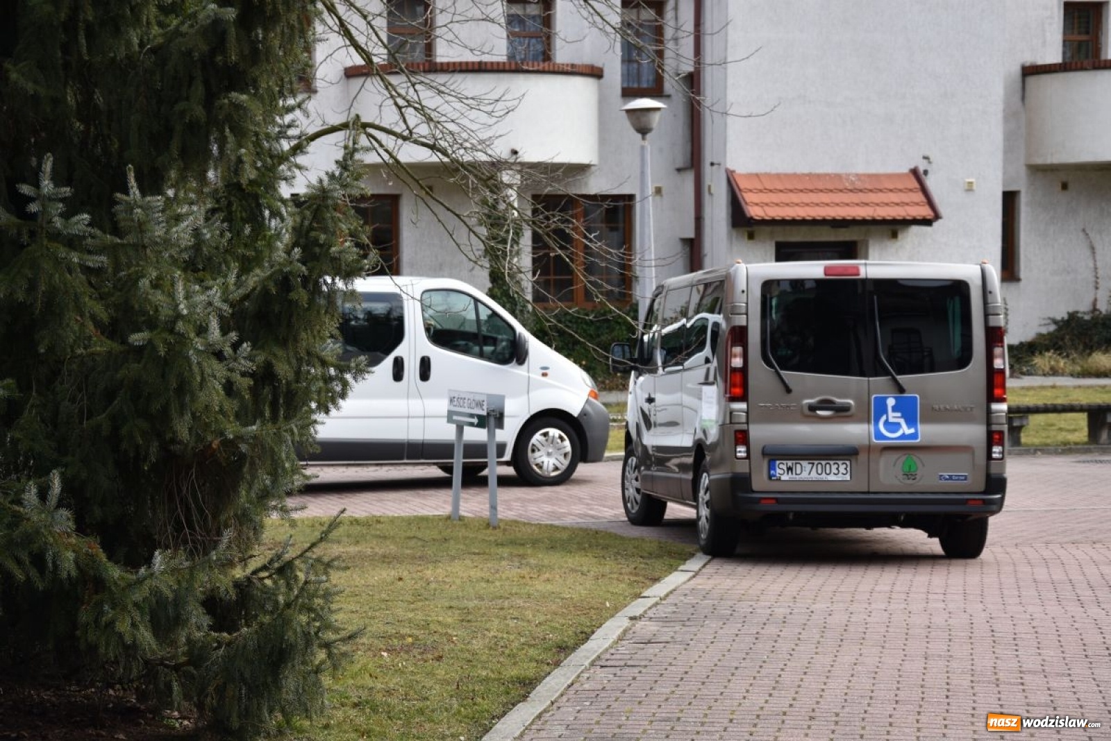 Zdjęcie w galerii na portalu naszwodzislaw.com: DPS w Gorzycach ma nowy samochód wiadomości z regionu