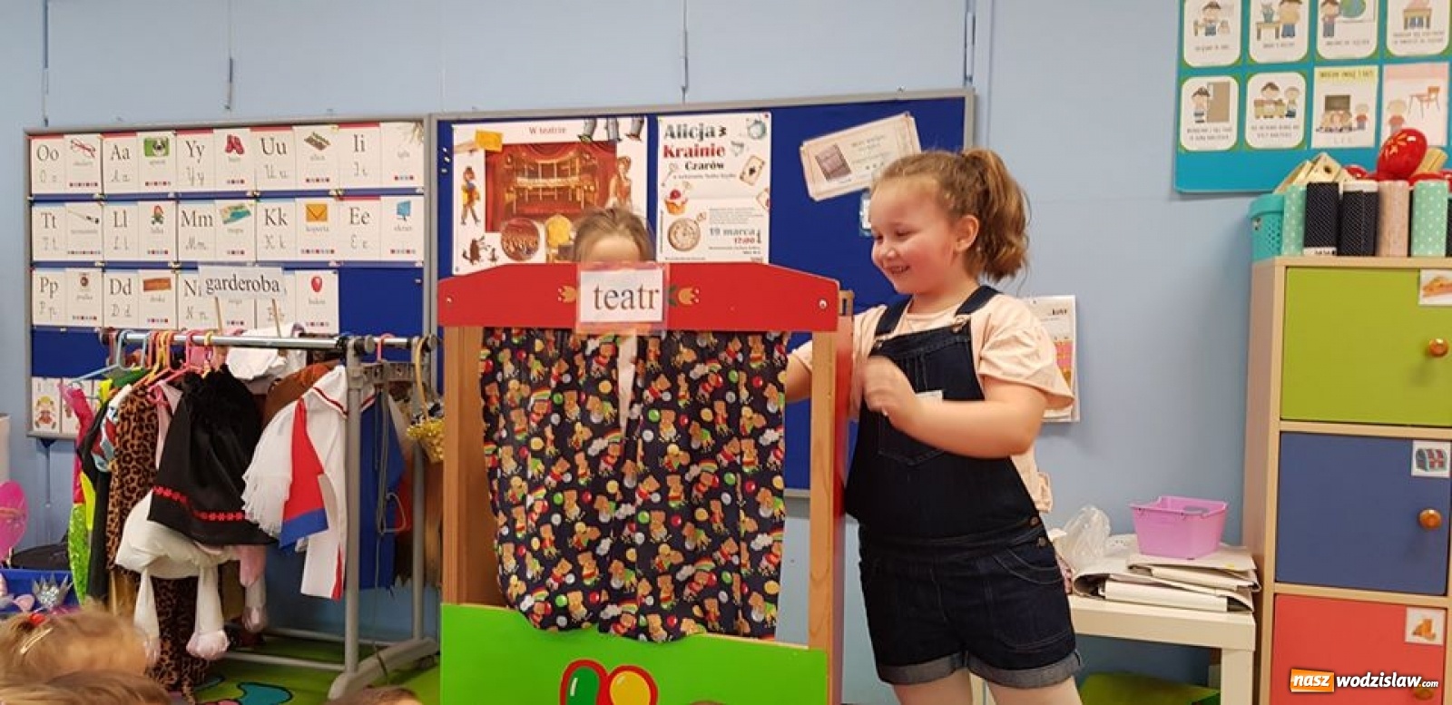 Zdjęcie w galerii na portalu naszwodzislaw.com: Baśnie, bajeczki, teatr w przedszkolu numer 6 wiadomości z regionu
