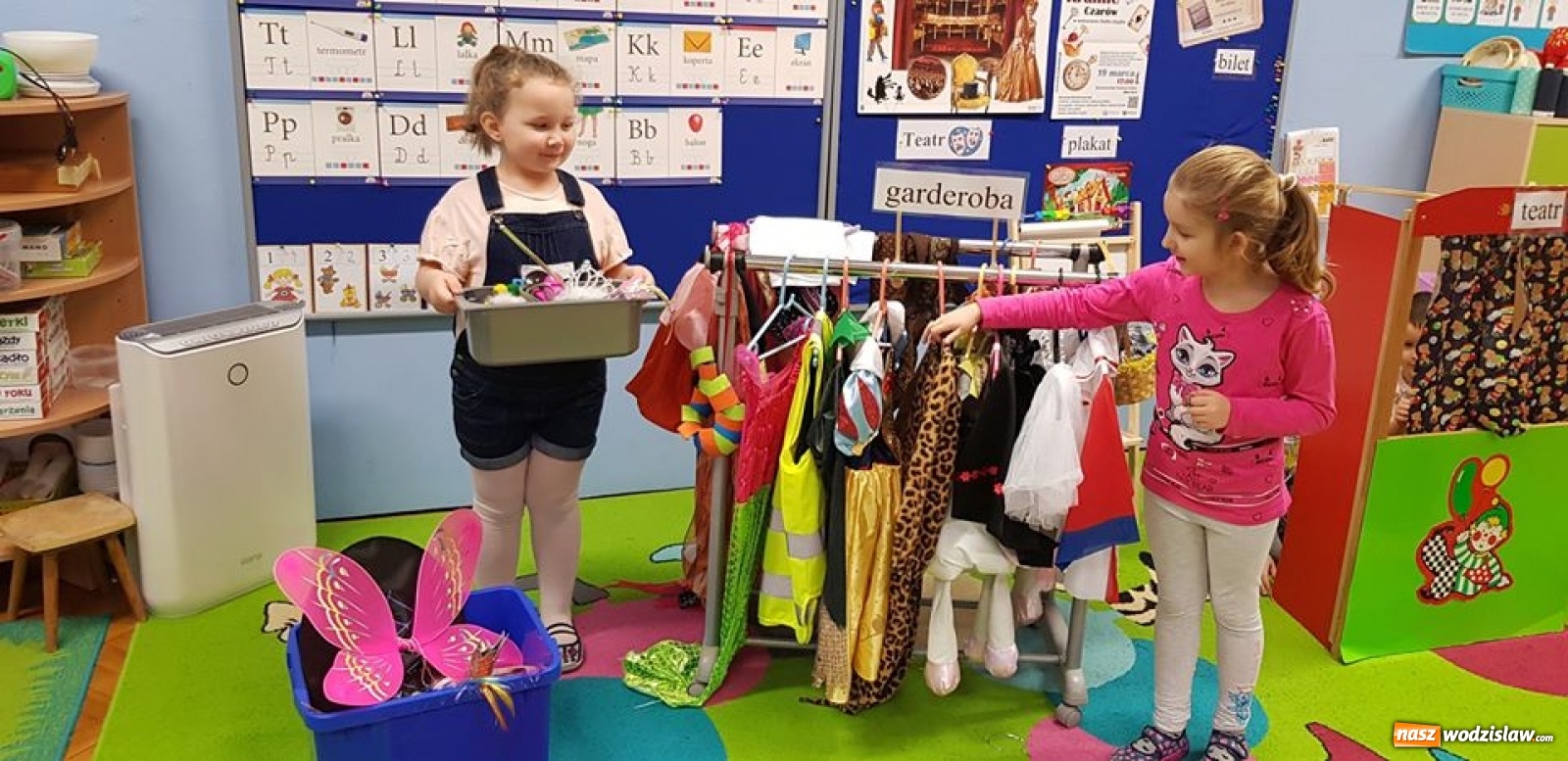 Zdjęcie w galerii na portalu naszwodzislaw.com: Baśnie, bajeczki, teatr w przedszkolu numer 6 wiadomości z regionu