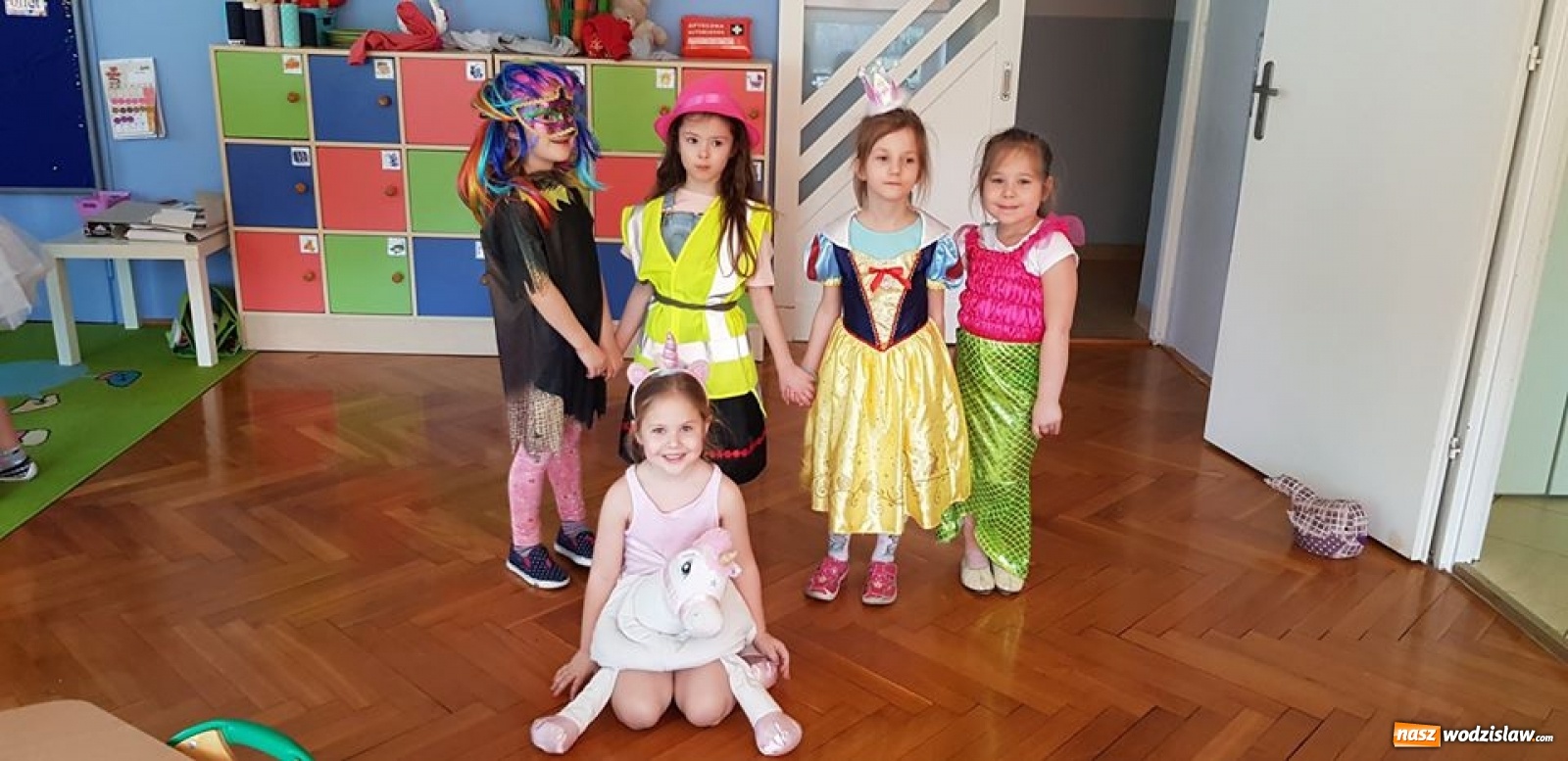 Zdjęcie w galerii na portalu naszwodzislaw.com: Baśnie, bajeczki, teatr w przedszkolu numer 6 wiadomości z regionu