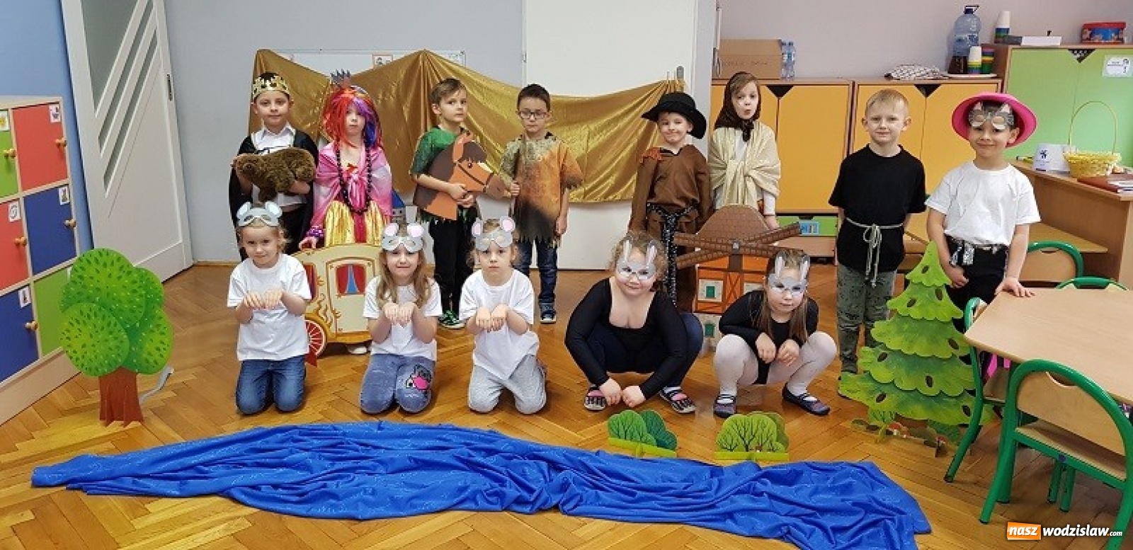 Zdjęcie w galerii na portalu naszwodzislaw.com: Baśnie, bajeczki, teatr w przedszkolu numer 6 wiadomości z regionu