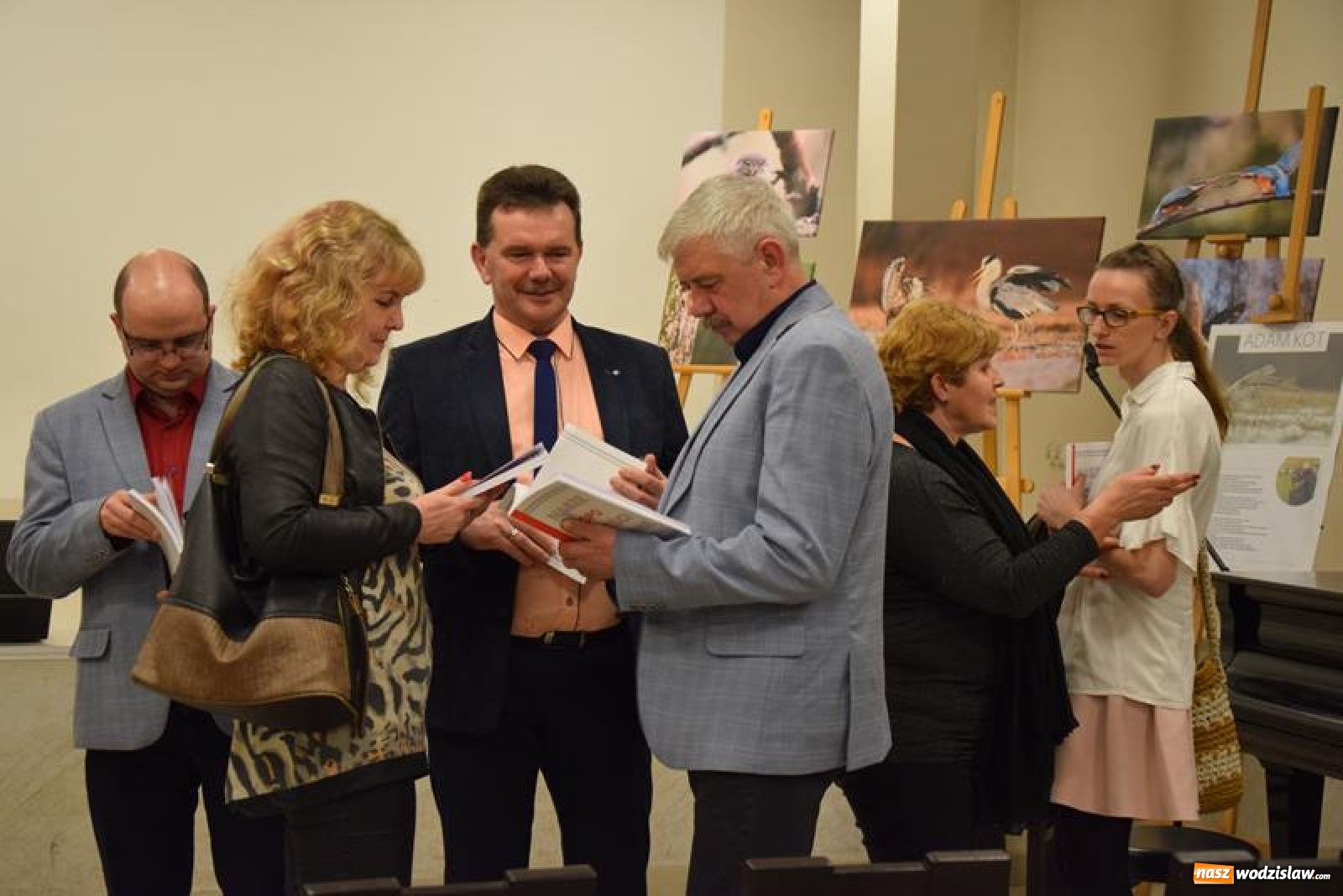 Zdjęcie w galerii na portalu naszwodzislaw.com: Promocja książki Nasze opoWieści Gminne w Mszanie [FOTO] wiadomości z regionu