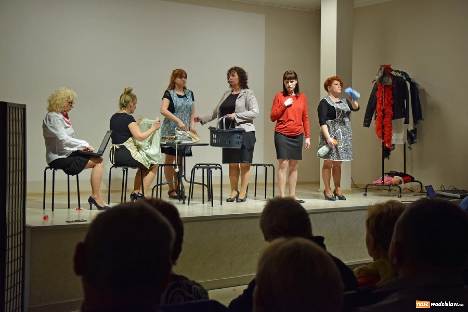 Zdjęcie w galerii na portalu naszwodzislaw.com: Kobietkowo Teatru Figa zgromadziło tłumy wiadomości z regionu