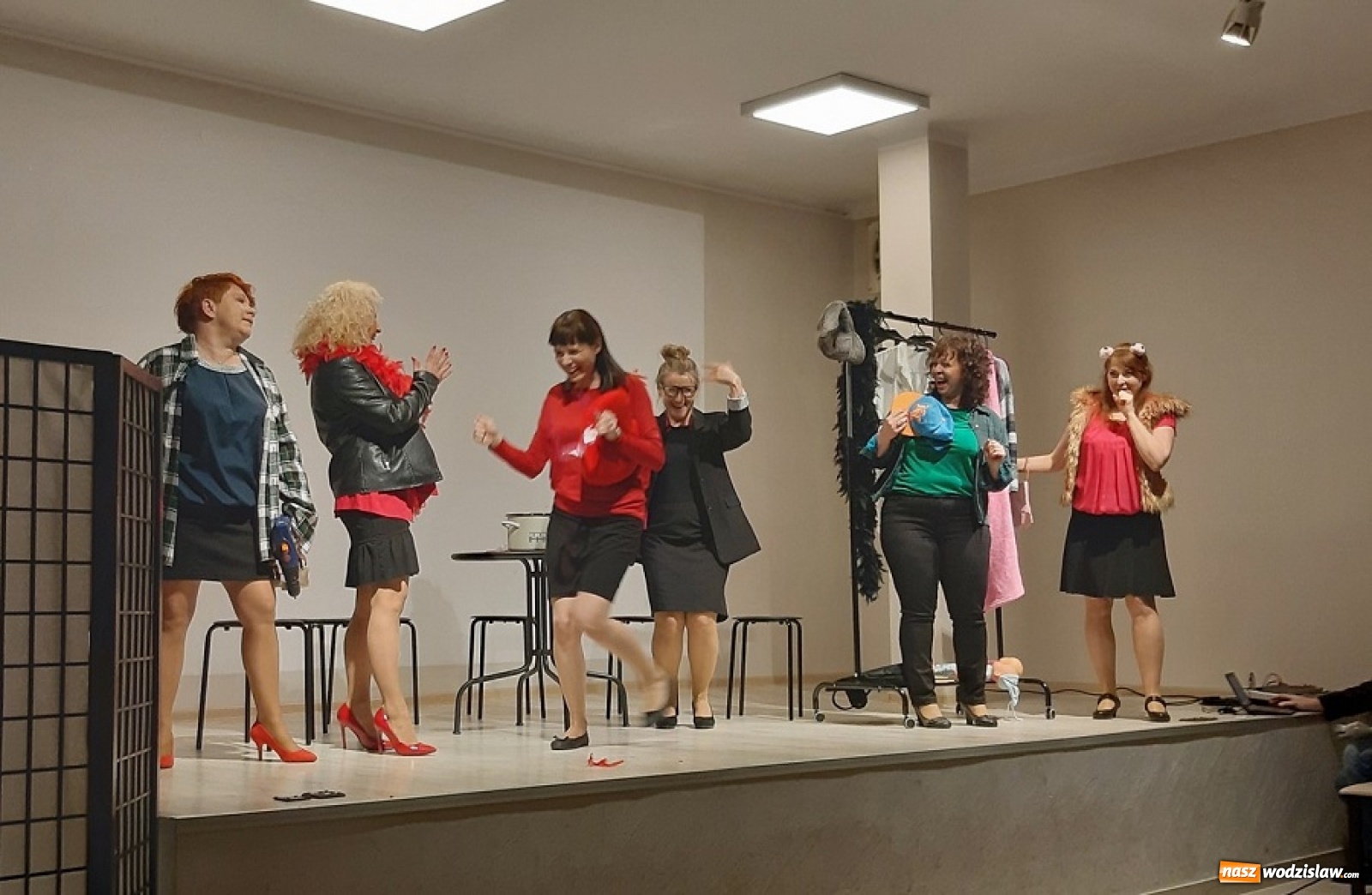 Zdjęcie w galerii na portalu naszwodzislaw.com: Kobietkowo Teatru Figa zgromadziło tłumy wiadomości z regionu