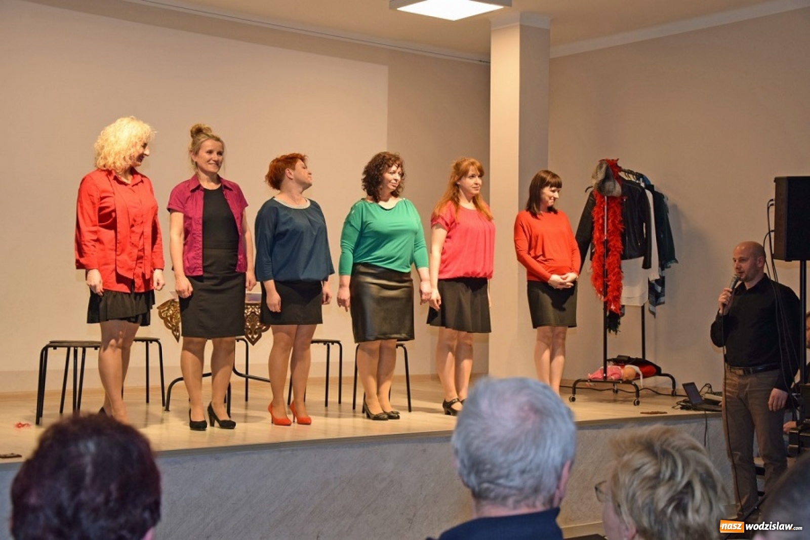 Zdjęcie w galerii na portalu naszwodzislaw.com: Kobietkowo Teatru Figa zgromadziło tłumy wiadomości z regionu