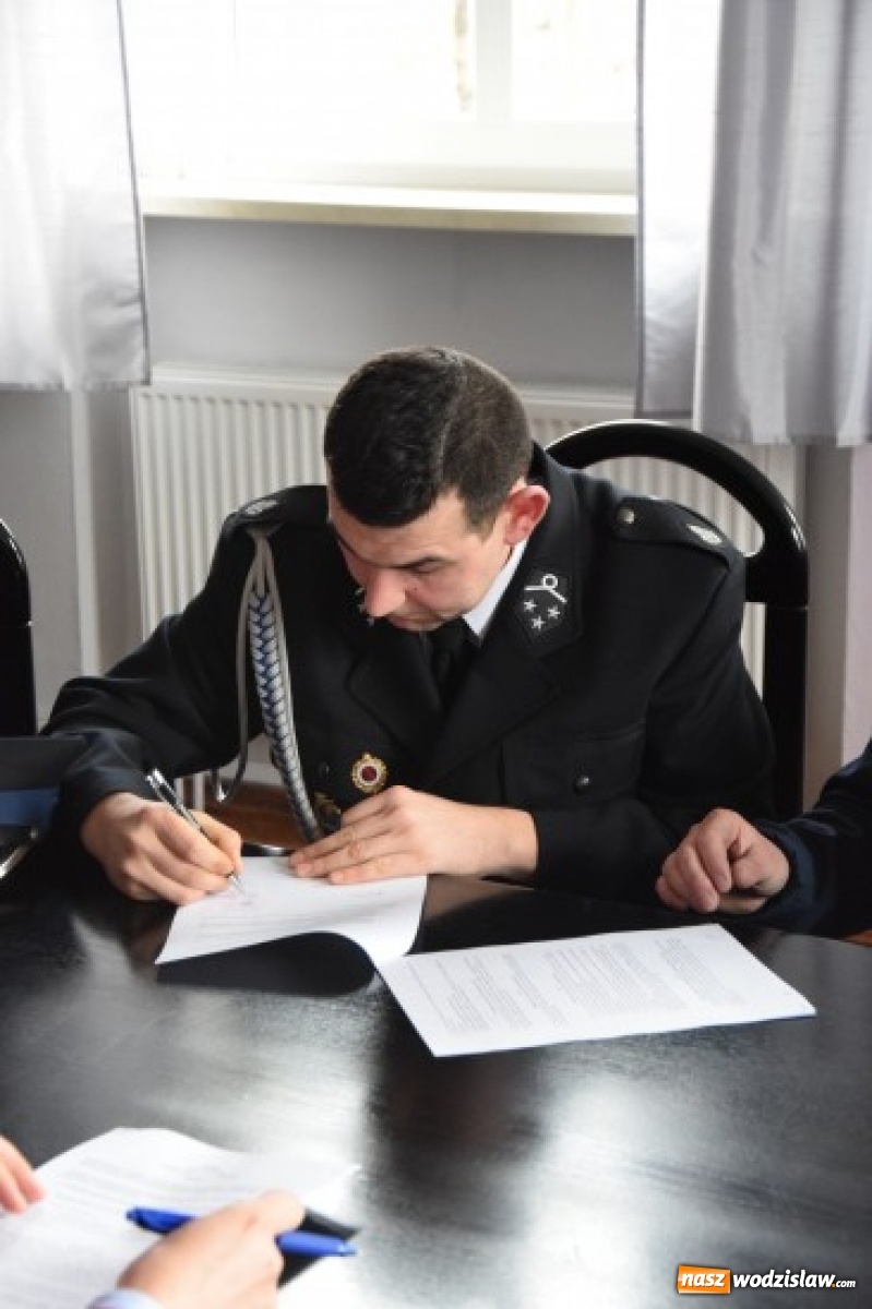 Zdjęcie w galerii na portalu naszwodzislaw.com: Umowa dotacyjna z OSP podpisana wiadomości z regionu