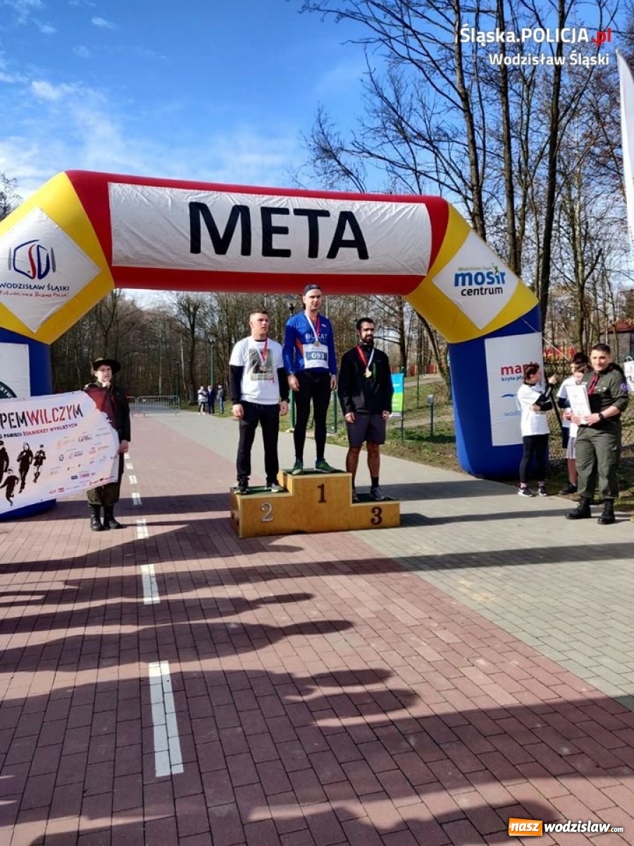 Zdjęcie w galerii na portalu naszwodzislaw.com: Policjanci z Wodzisławia pobiegli Tropem Wilczym wiadomości z regionu