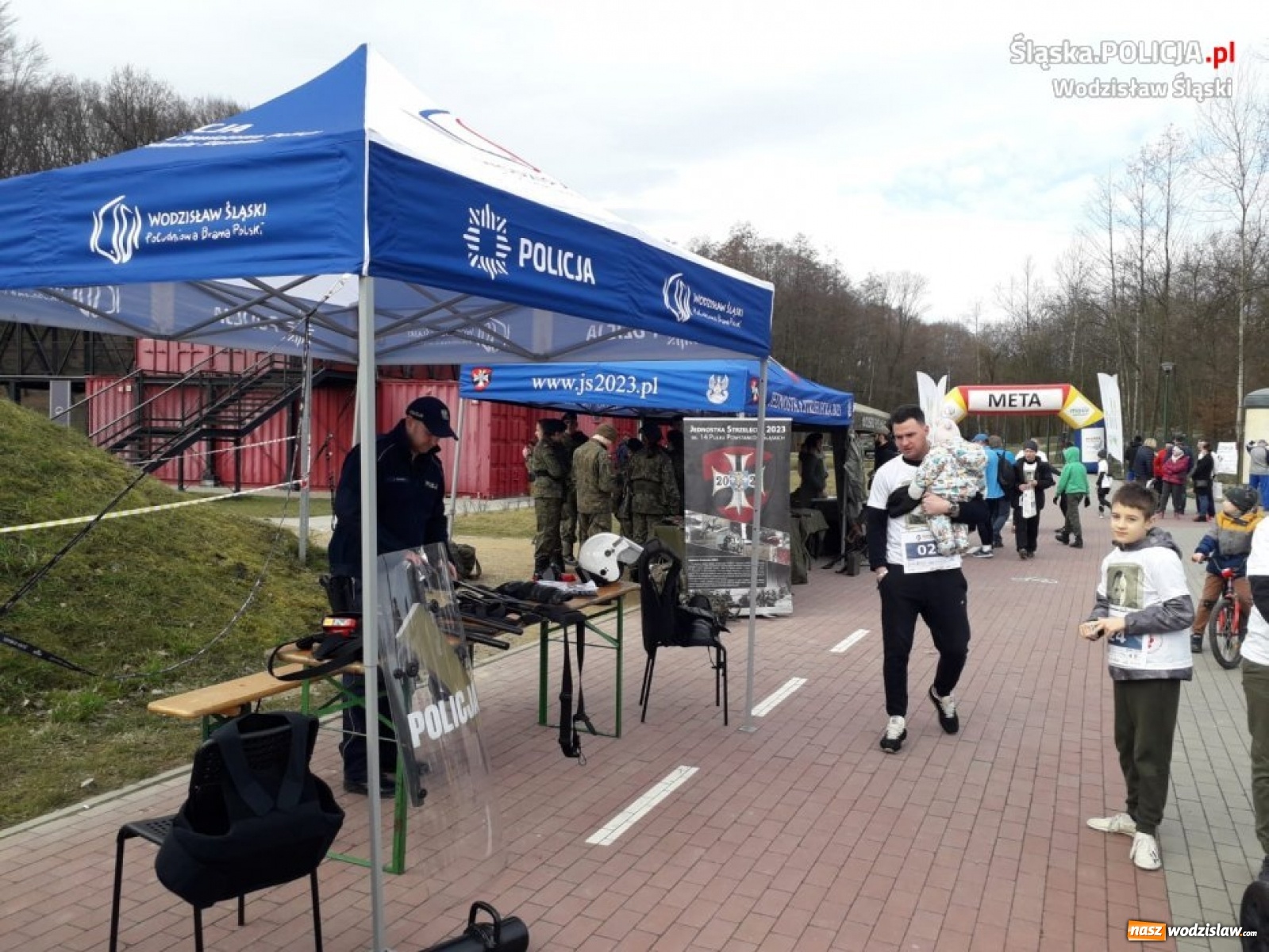 Zdjęcie w galerii na portalu naszwodzislaw.com: Policjanci z Wodzisławia pobiegli Tropem Wilczym wiadomości z regionu