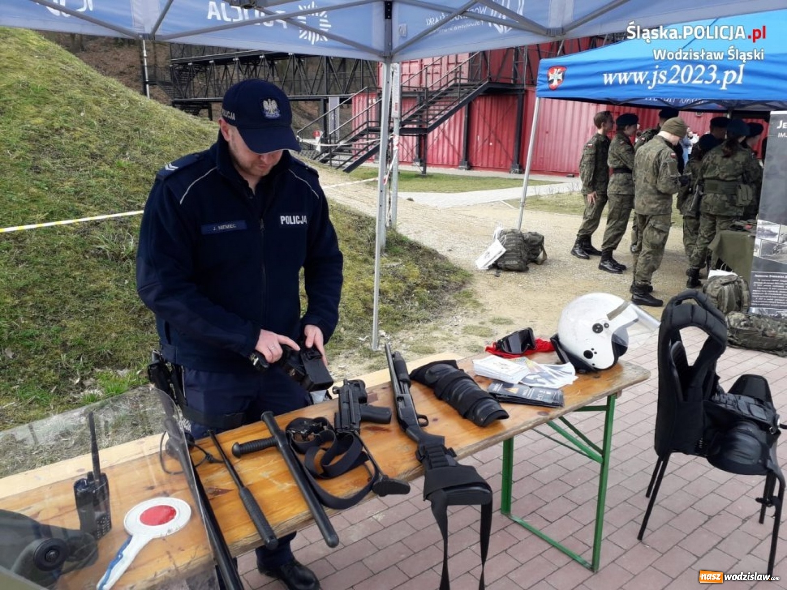 Zdjęcie w galerii na portalu naszwodzislaw.com: Policjanci z Wodzisławia pobiegli Tropem Wilczym wiadomości z regionu