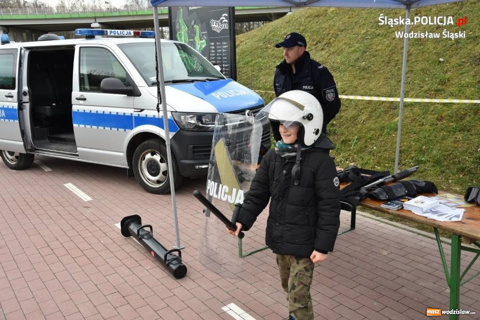 Zdjęcie w galerii na portalu naszwodzislaw.com: Policjanci z Wodzisławia pobiegli Tropem Wilczym wiadomości z regionu