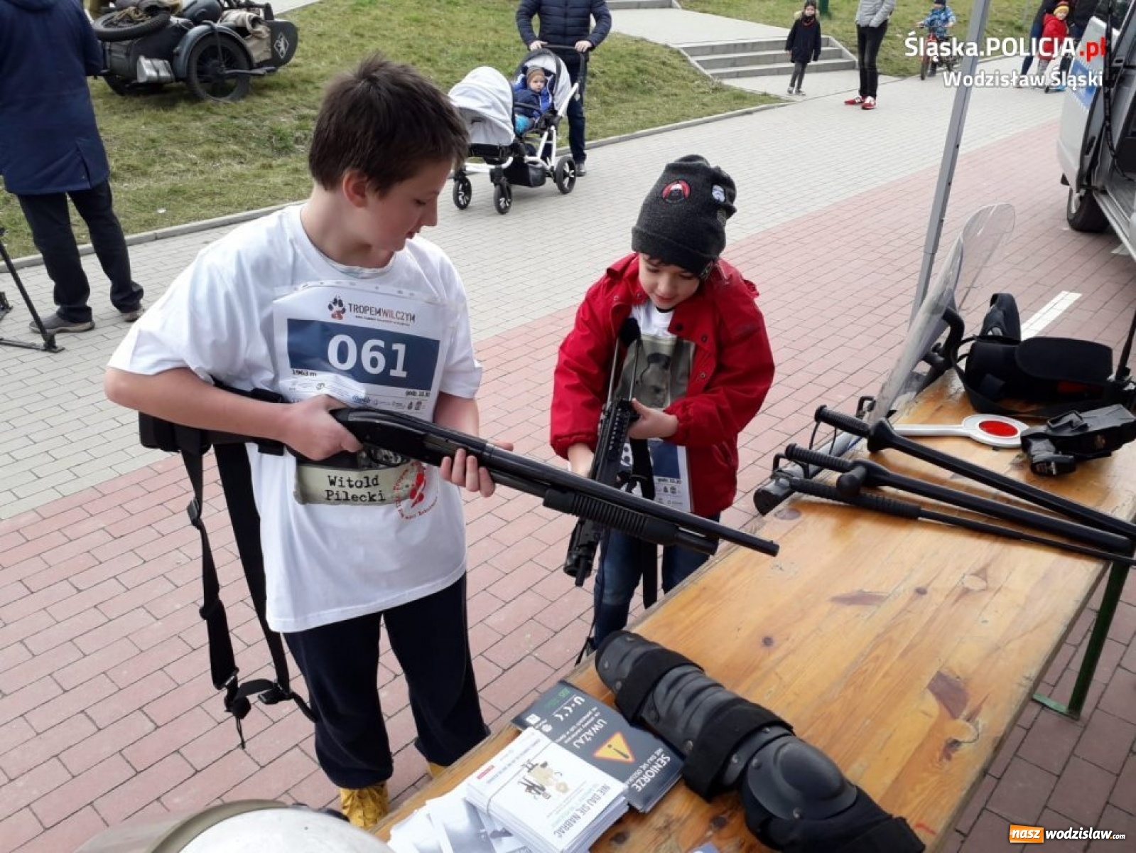 Zdjęcie w galerii na portalu naszwodzislaw.com: Policjanci z Wodzisławia pobiegli Tropem Wilczym wiadomości z regionu