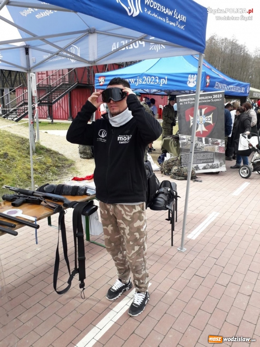 Zdjęcie w galerii na portalu naszwodzislaw.com: Policjanci z Wodzisławia pobiegli Tropem Wilczym wiadomości z regionu