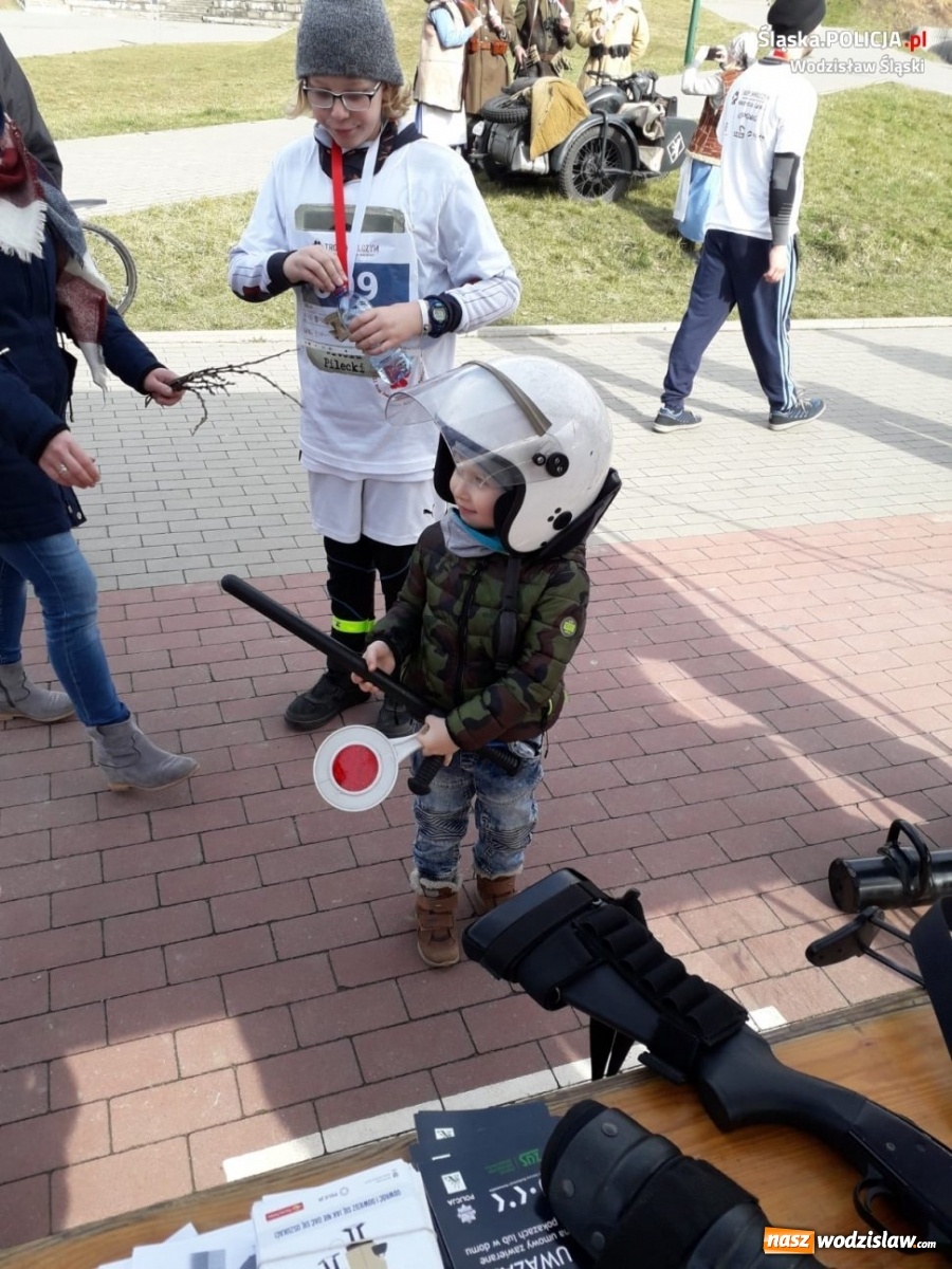 Zdjęcie w galerii na portalu naszwodzislaw.com: Policjanci z Wodzisławia pobiegli Tropem Wilczym wiadomości z regionu