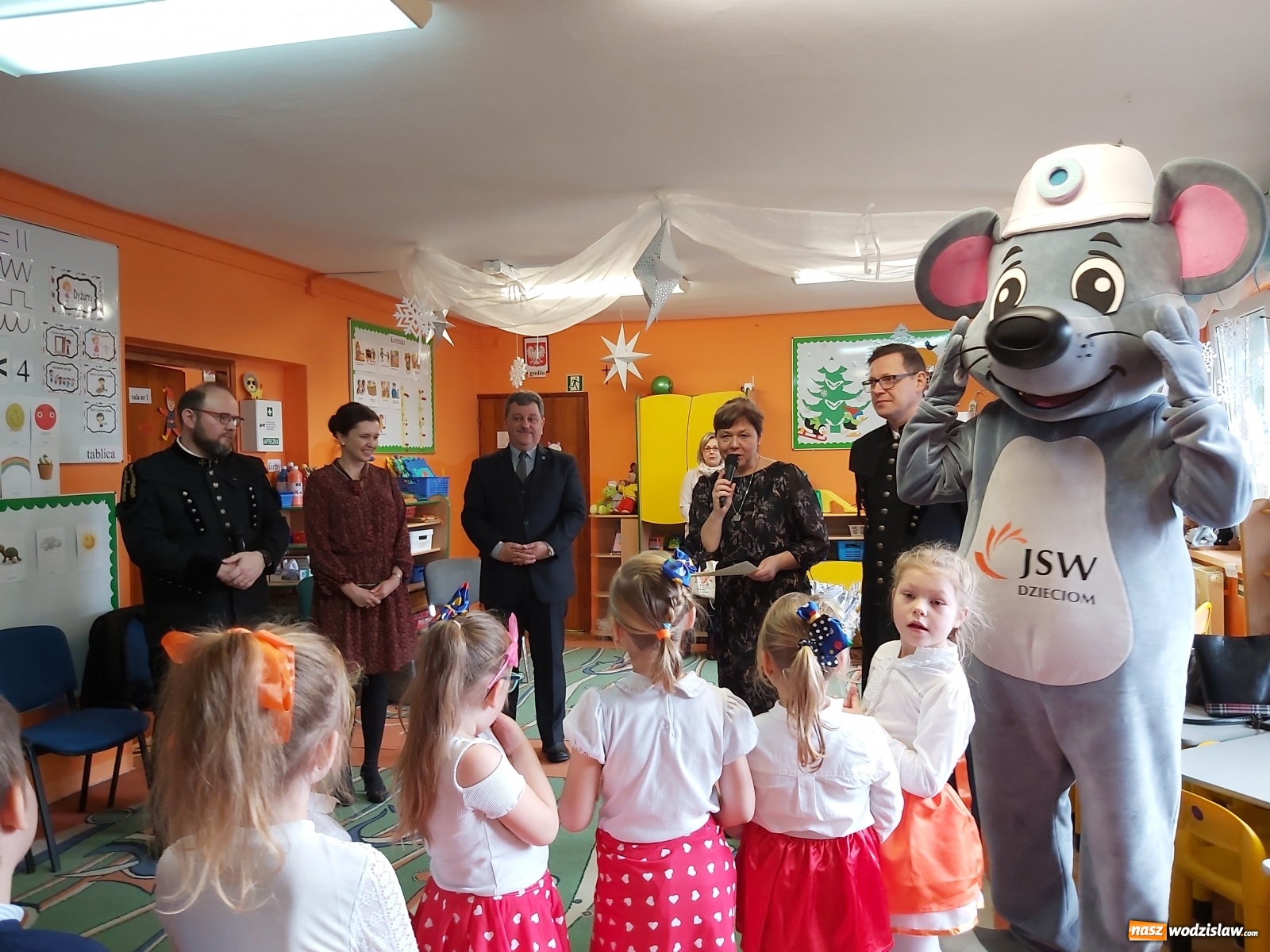 Zdjęcie w galerii na portalu naszwodzislaw.com: Senator Ewa Gawęda odwiedziła przedszkolaków z Pszowa wiadomości z regionu