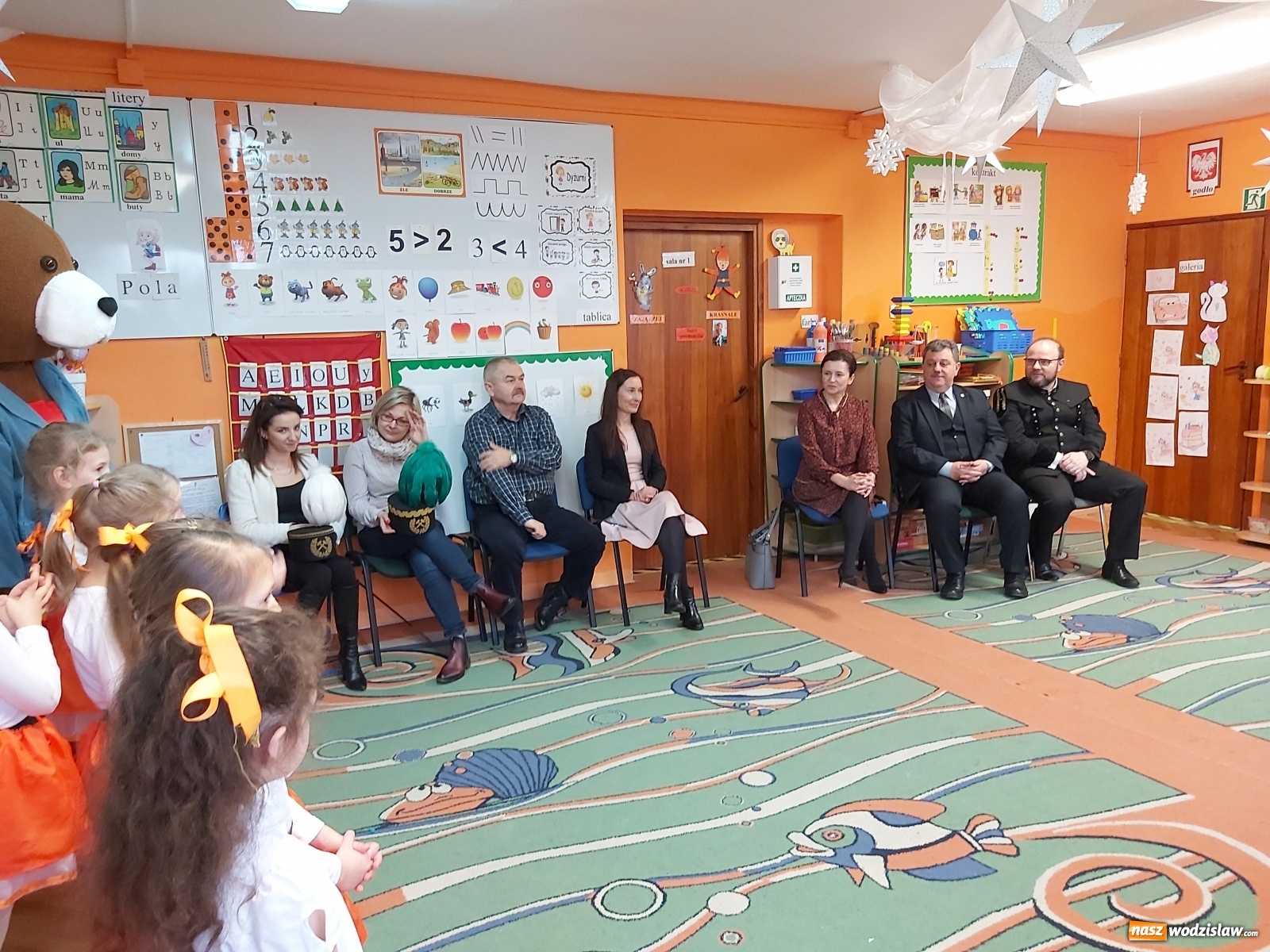 Zdjęcie w galerii na portalu naszwodzislaw.com: Senator Ewa Gawęda odwiedziła przedszkolaków z Pszowa wiadomości z regionu