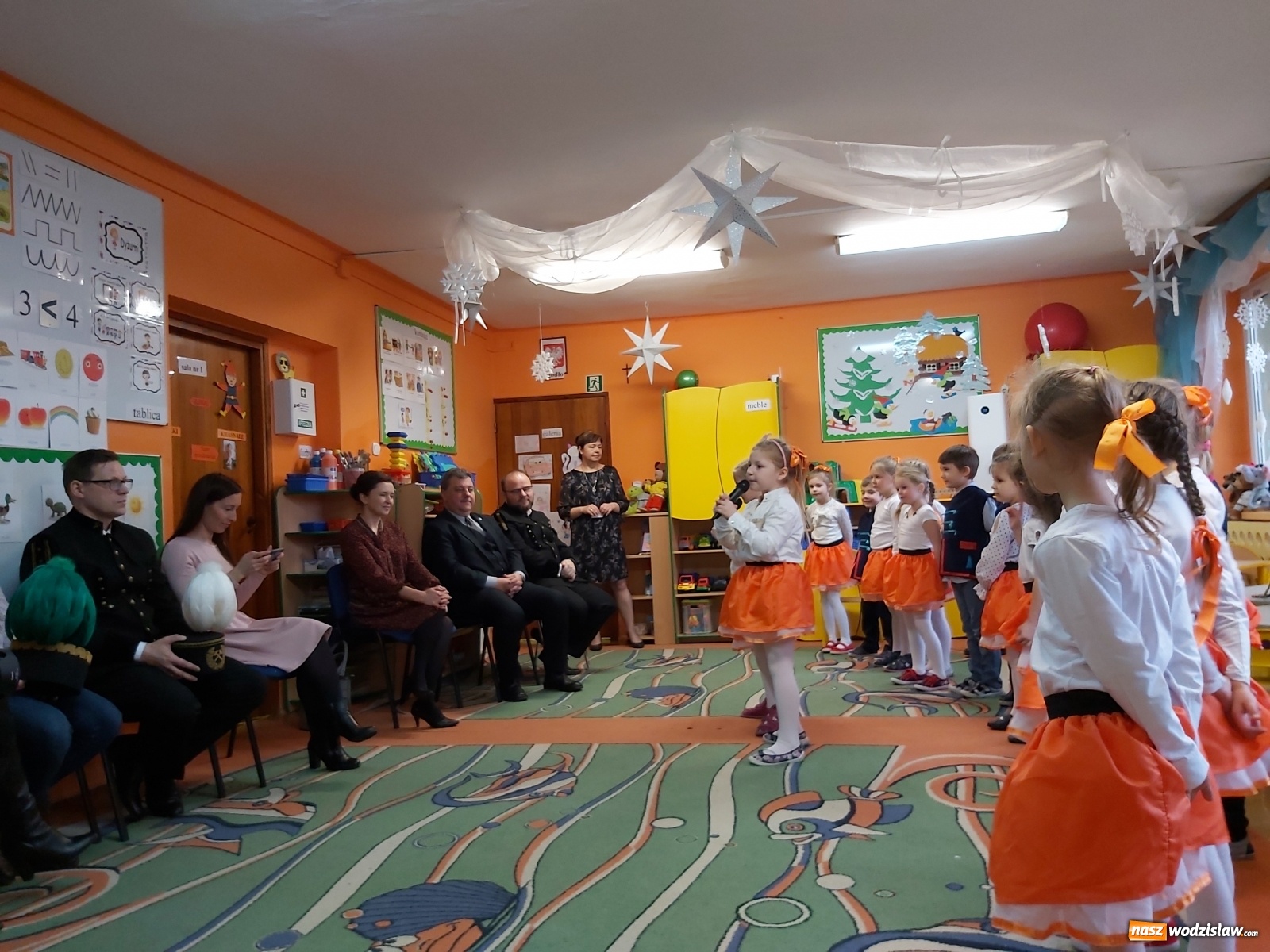 Zdjęcie w galerii na portalu naszwodzislaw.com: Senator Ewa Gawęda odwiedziła przedszkolaków z Pszowa wiadomości z regionu