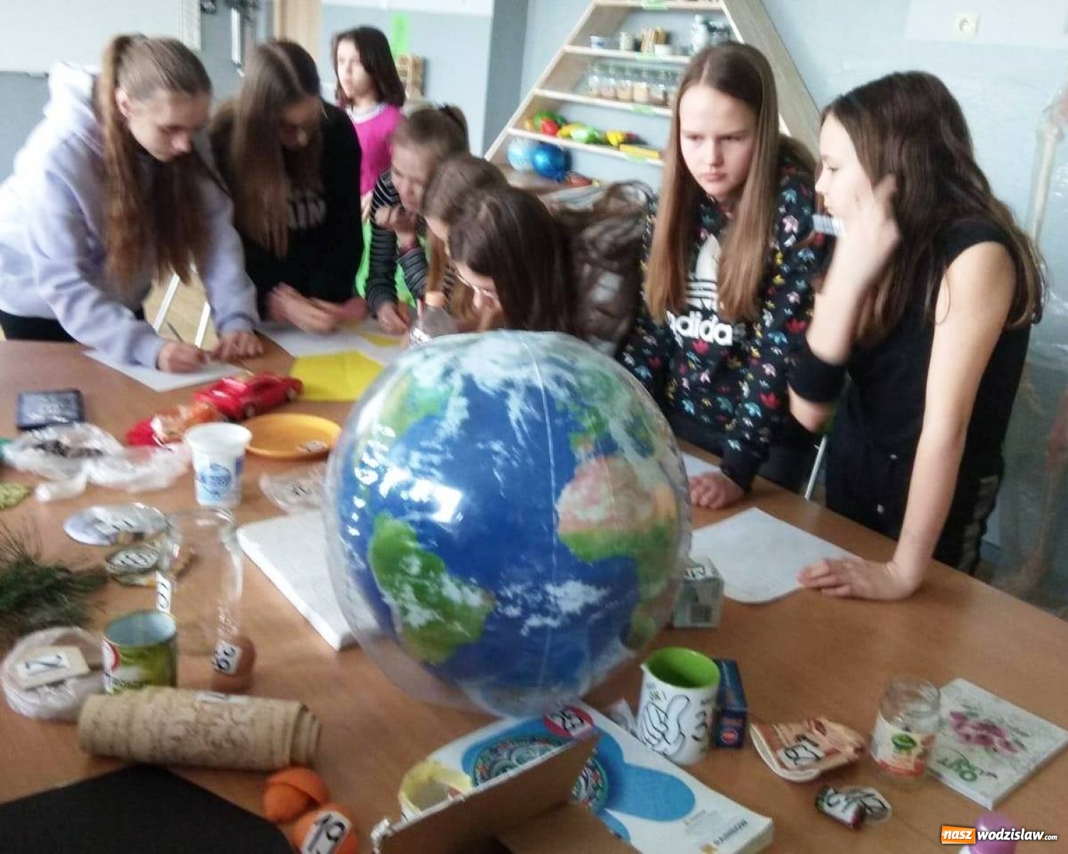 Zdjęcie w galerii na portalu naszwodzislaw.com: Poznaliśmy Mistrzów Segregacji z SP10 wiadomości z regionu