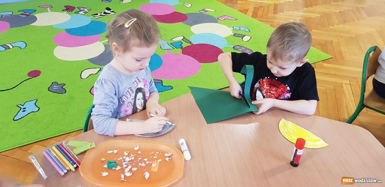 Zdjęcie w galerii na portalu naszwodzislaw.com: Przedszkolaki z wodzisławskiej szóstki świętowały Dzień Dinozaura wiadomości z regionu