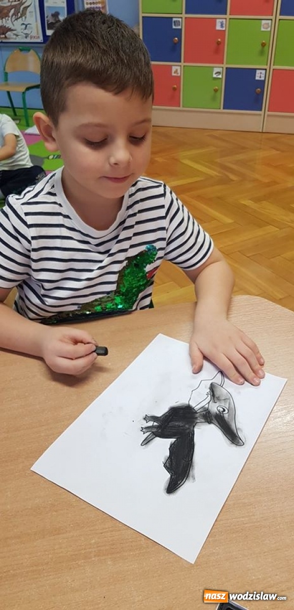 Zdjęcie w galerii na portalu naszwodzislaw.com: Przedszkolaki z wodzisławskiej szóstki świętowały Dzień Dinozaura wiadomości z regionu