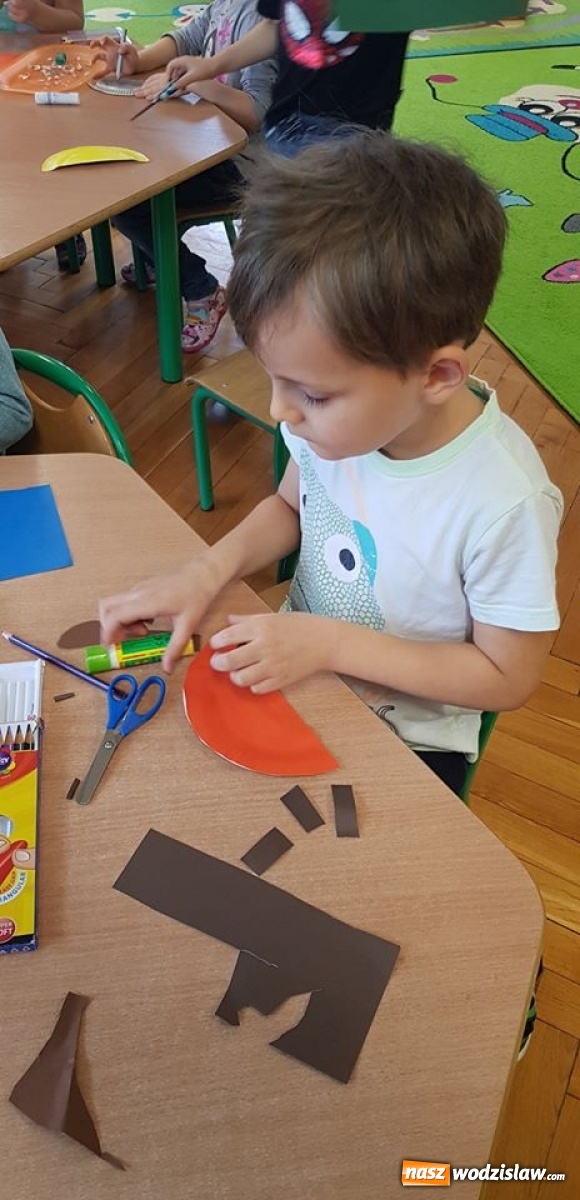 Zdjęcie w galerii na portalu naszwodzislaw.com: Przedszkolaki z wodzisławskiej szóstki świętowały Dzień Dinozaura wiadomości z regionu