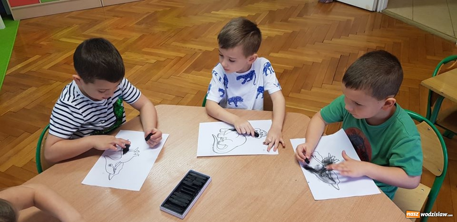 Zdjęcie w galerii na portalu naszwodzislaw.com: Przedszkolaki z wodzisławskiej szóstki świętowały Dzień Dinozaura wiadomości z regionu