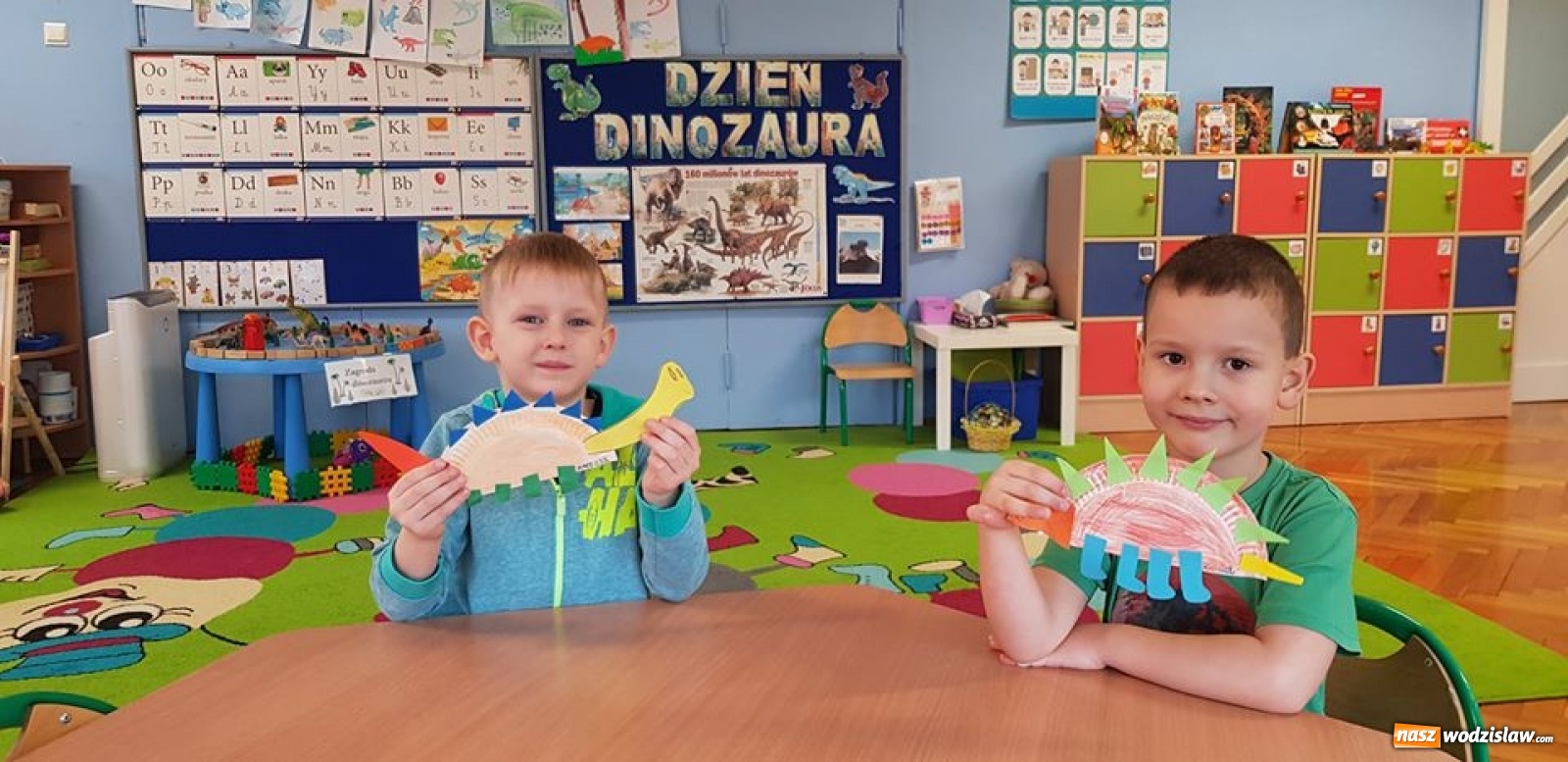 Zdjęcie w galerii na portalu naszwodzislaw.com: Przedszkolaki z wodzisławskiej szóstki świętowały Dzień Dinozaura wiadomości z regionu