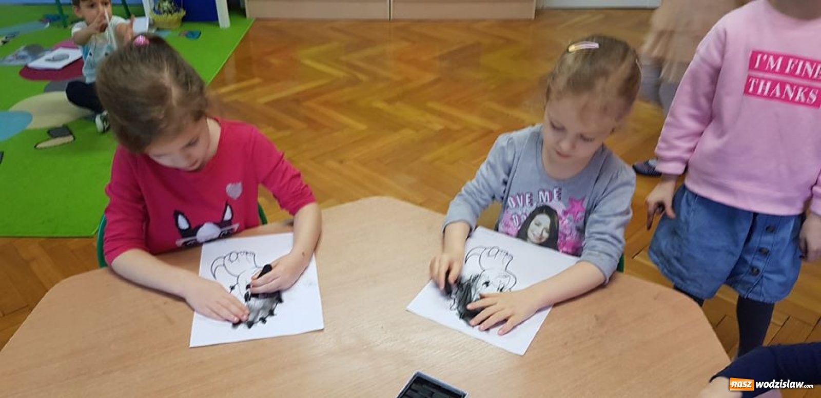 Zdjęcie w galerii na portalu naszwodzislaw.com: Przedszkolaki z wodzisławskiej szóstki świętowały Dzień Dinozaura wiadomości z regionu