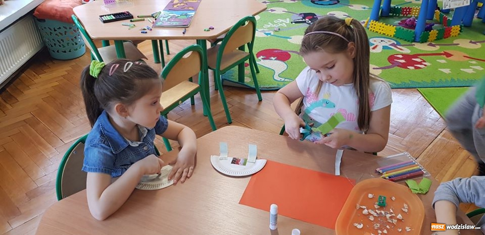 Zdjęcie w galerii na portalu naszwodzislaw.com: Przedszkolaki z wodzisławskiej szóstki świętowały Dzień Dinozaura wiadomości z regionu