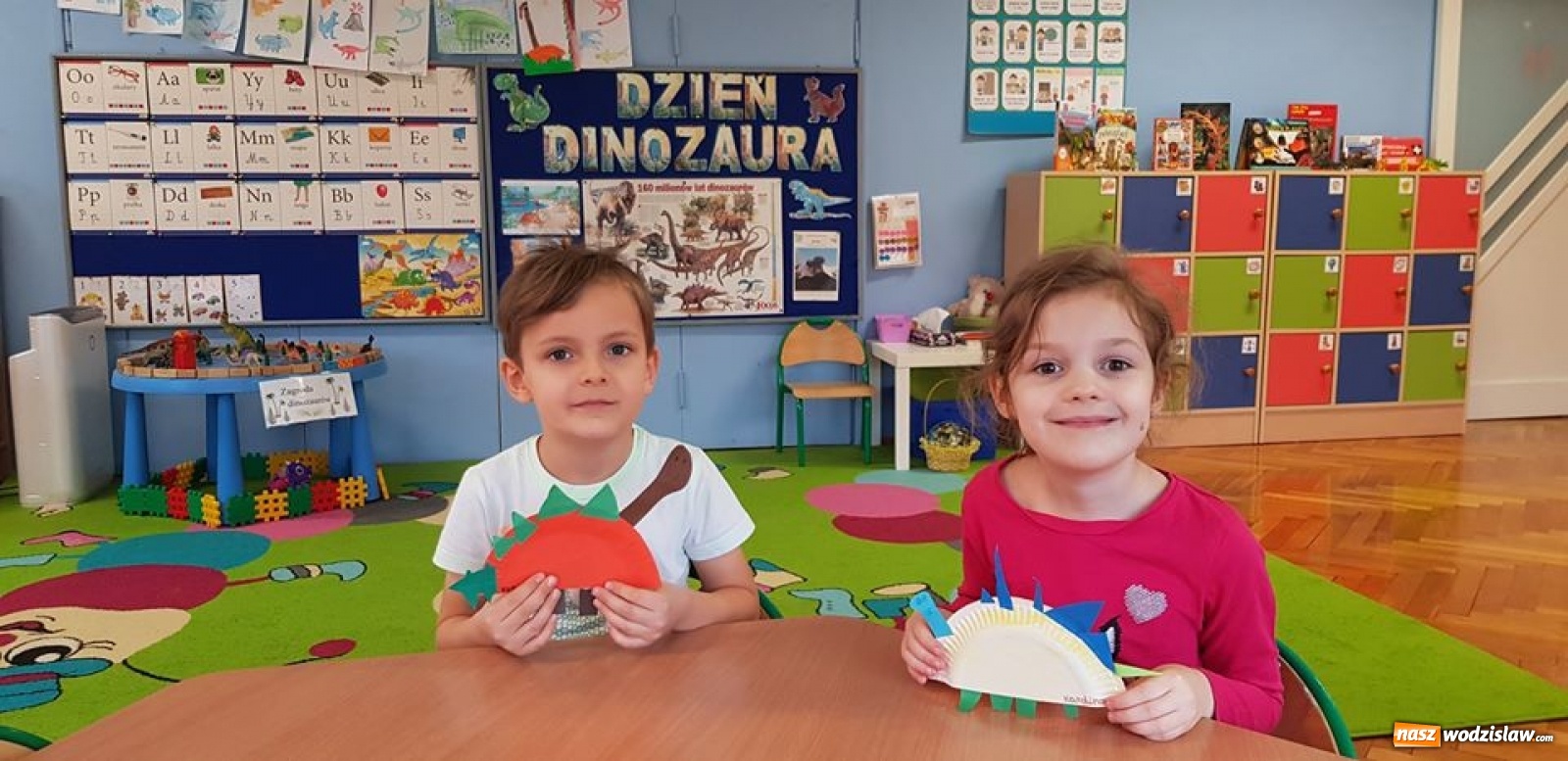 Zdjęcie w galerii na portalu naszwodzislaw.com: Przedszkolaki z wodzisławskiej szóstki świętowały Dzień Dinozaura wiadomości z regionu