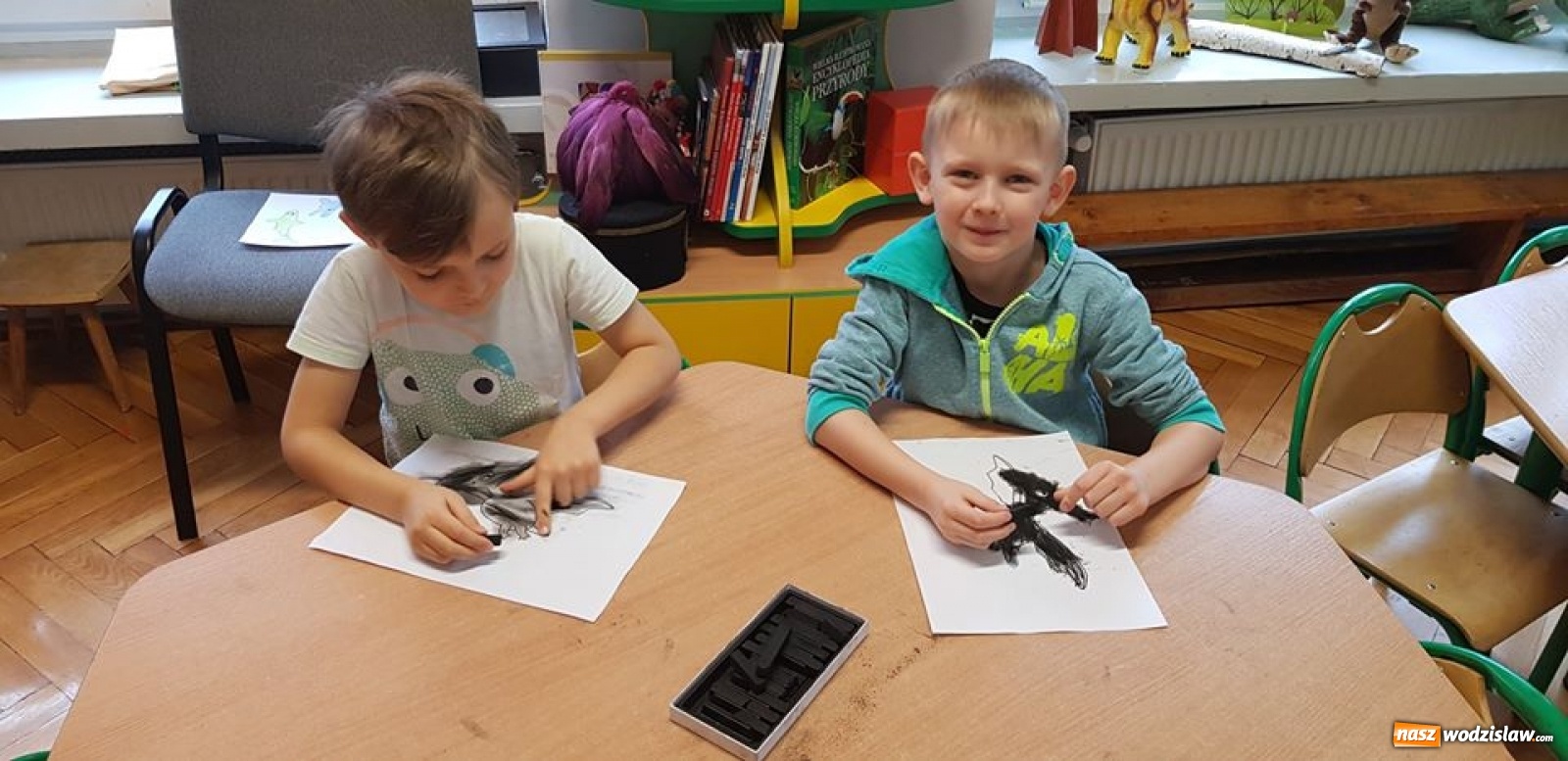 Zdjęcie w galerii na portalu naszwodzislaw.com: Przedszkolaki z wodzisławskiej szóstki świętowały Dzień Dinozaura wiadomości z regionu