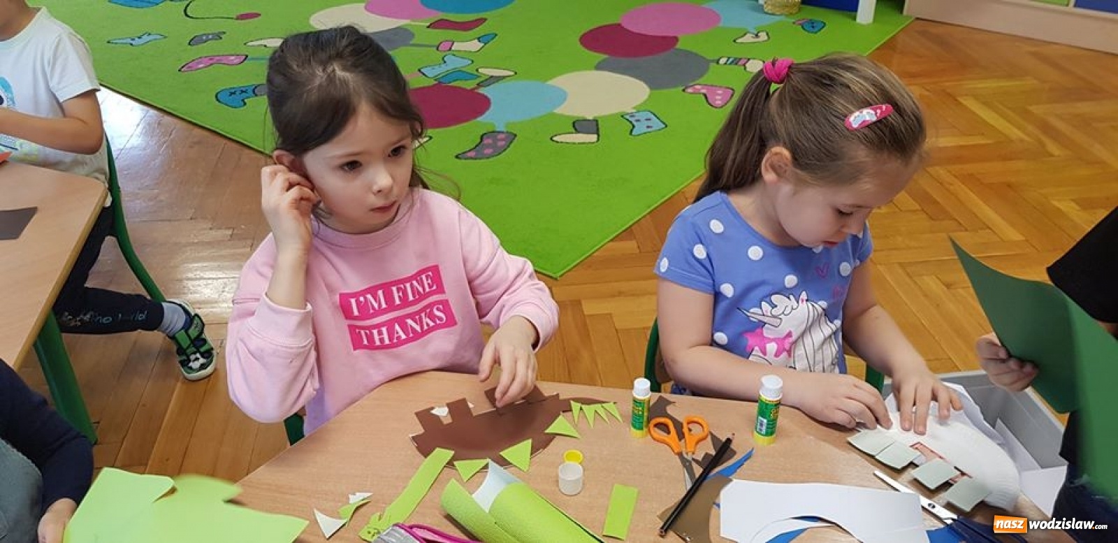 Zdjęcie w galerii na portalu naszwodzislaw.com: Przedszkolaki z wodzisławskiej szóstki świętowały Dzień Dinozaura wiadomości z regionu