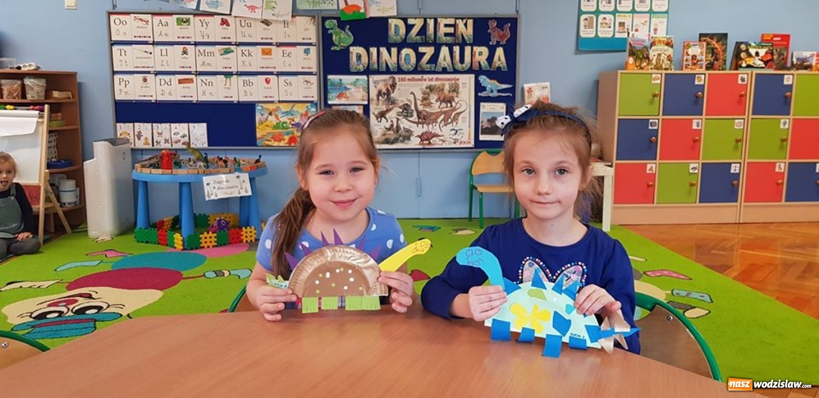 Zdjęcie w galerii na portalu naszwodzislaw.com: Przedszkolaki z wodzisławskiej szóstki świętowały Dzień Dinozaura wiadomości z regionu
