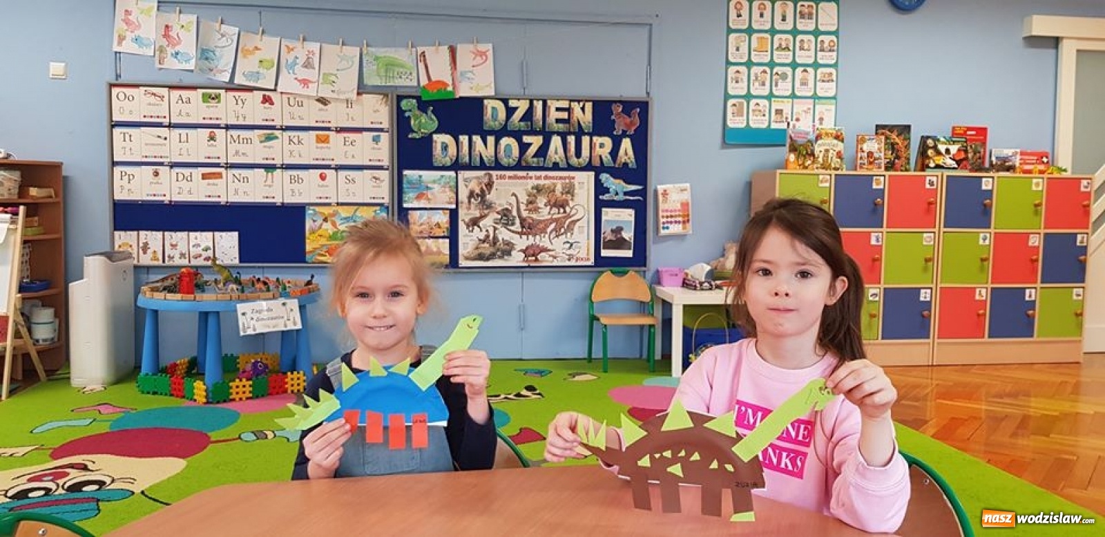 Zdjęcie w galerii na portalu naszwodzislaw.com: Przedszkolaki z wodzisławskiej szóstki świętowały Dzień Dinozaura wiadomości z regionu