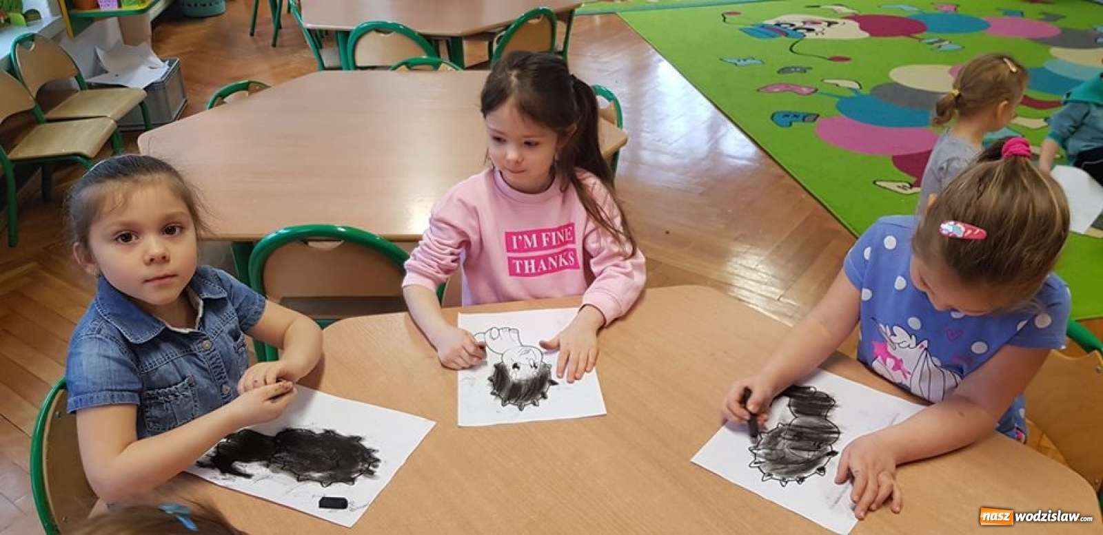 Zdjęcie w galerii na portalu naszwodzislaw.com: Przedszkolaki z wodzisławskiej szóstki świętowały Dzień Dinozaura wiadomości z regionu