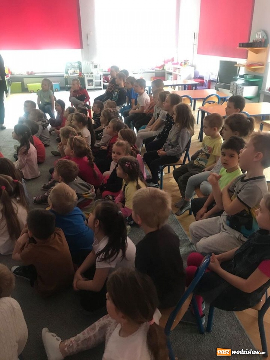 Zdjęcie w galerii na portalu naszwodzislaw.com: Przedszkolaki z wodzisławskiej szóstki świętowały Dzień Dinozaura wiadomości z regionu