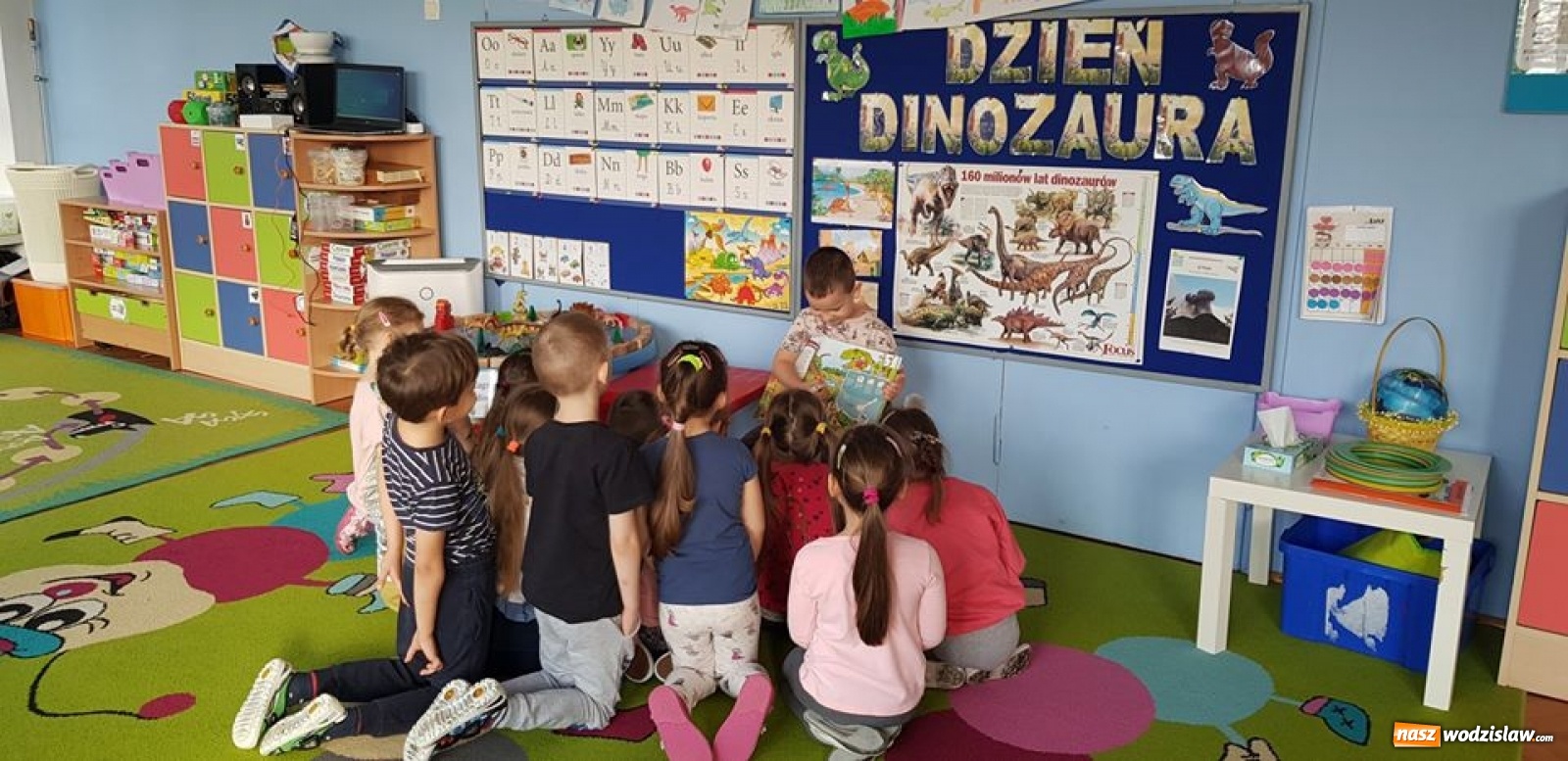 Zdjęcie w galerii na portalu naszwodzislaw.com: Przedszkolaki z wodzisławskiej szóstki świętowały Dzień Dinozaura wiadomości z regionu