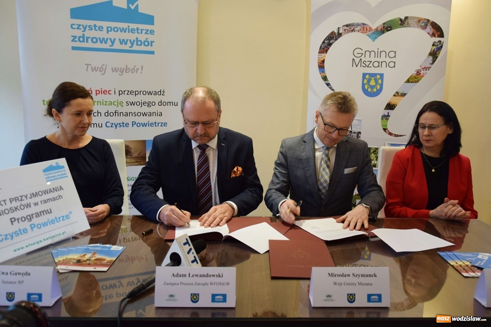 Zdjęcie w galerii na portalu naszwodzislaw.com: W Mszanie podpisano porozumienie w sprawie punktu Czyste Powietrze wiadomości z regionu