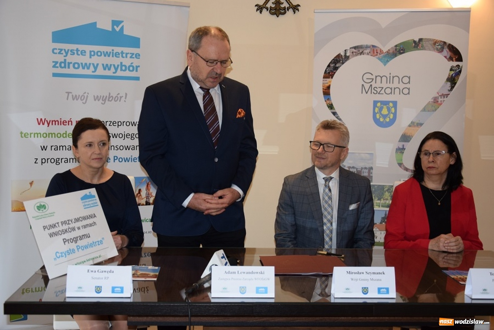 Zdjęcie w galerii na portalu naszwodzislaw.com: W Mszanie podpisano porozumienie w sprawie punktu Czyste Powietrze wiadomości z regionu